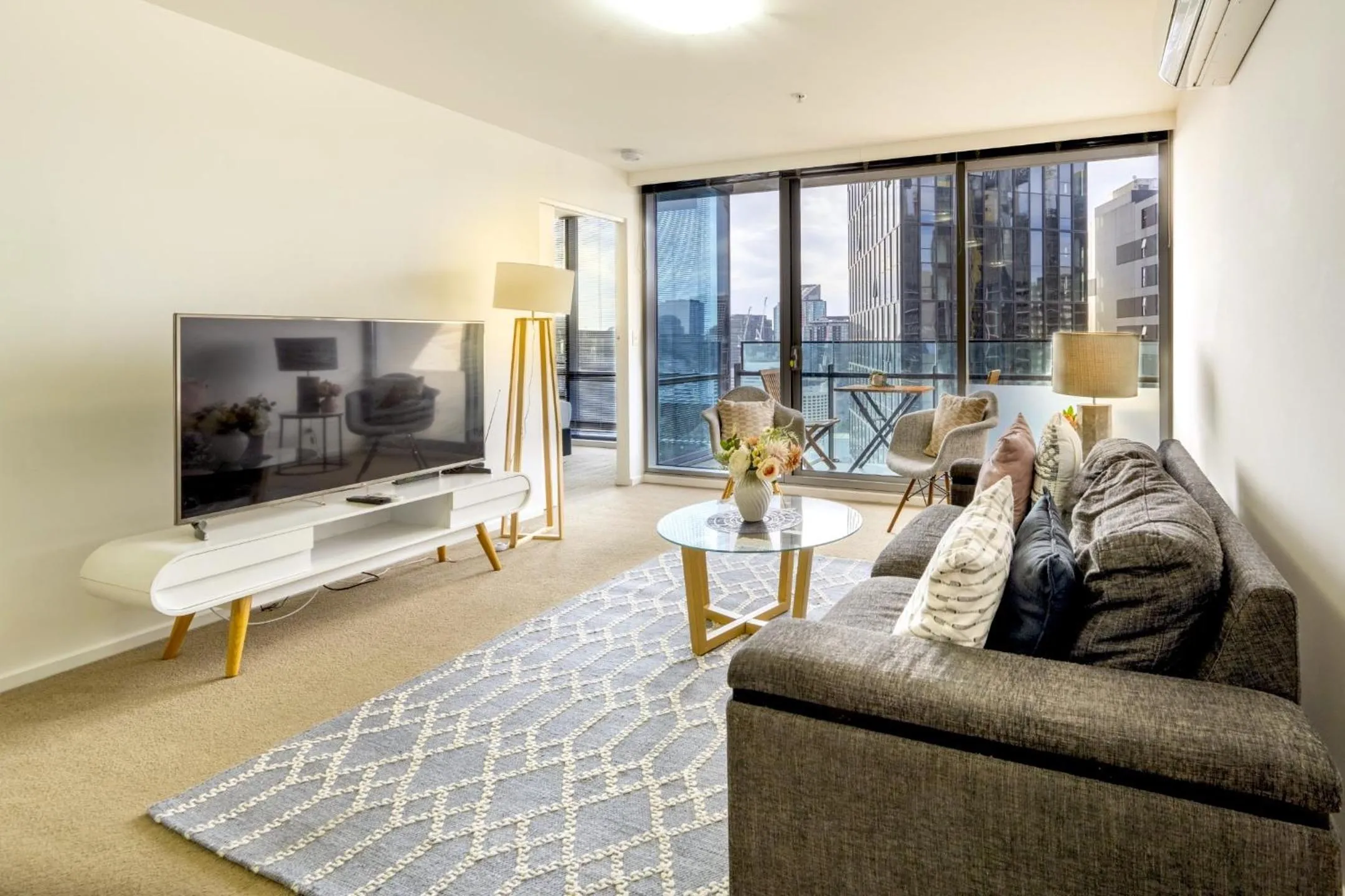 Communal lounge/ TV room in Mega Style Apartments Mainpoint