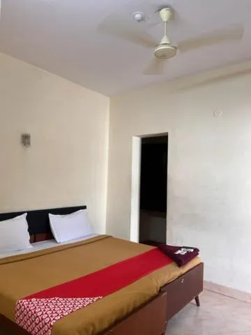 Bed in Hotel Sunday - Townhouse Club Airport Trivandrum