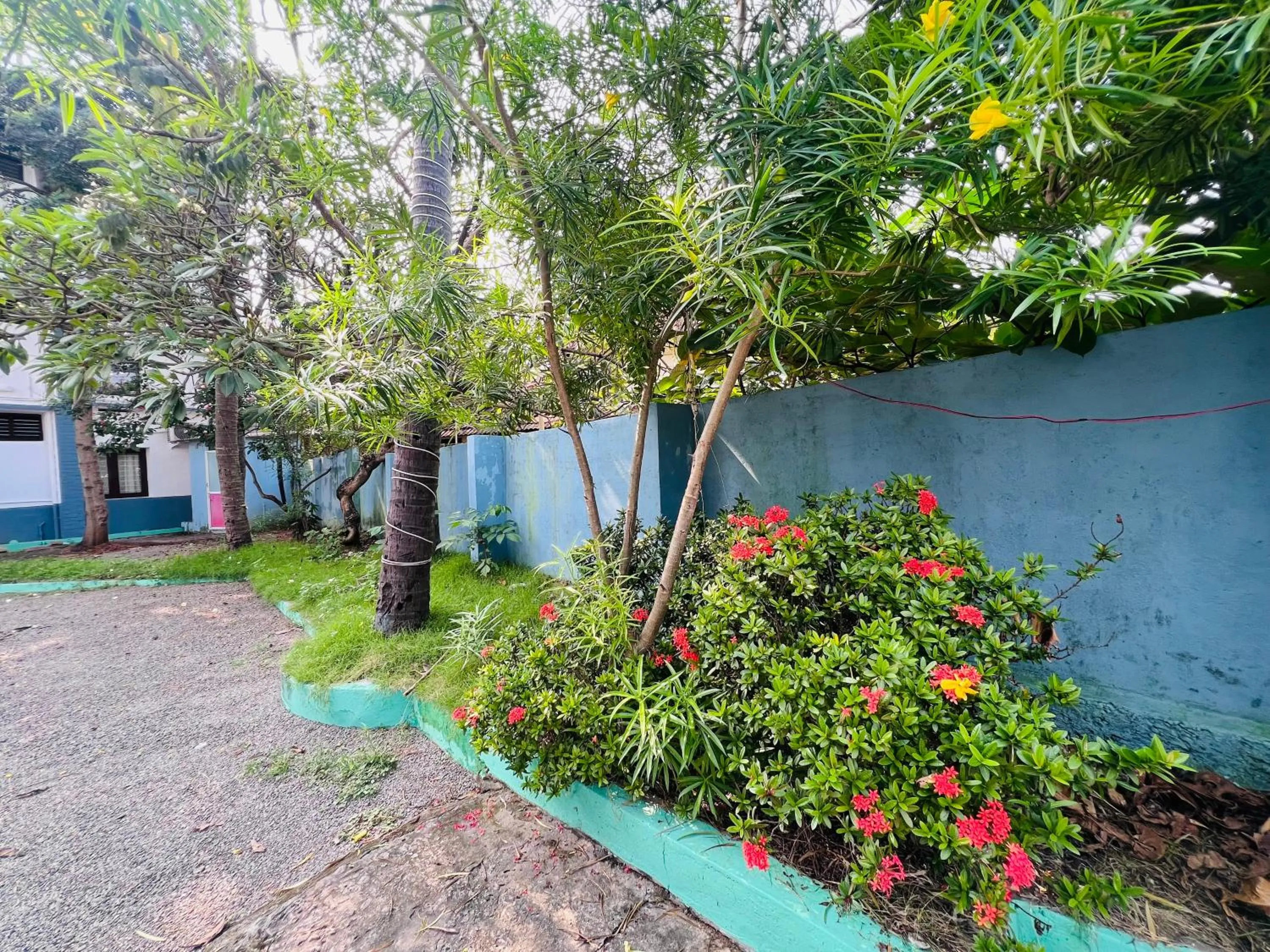 Garden in Hotel Sunday - Townhouse Club Airport Trivandrum