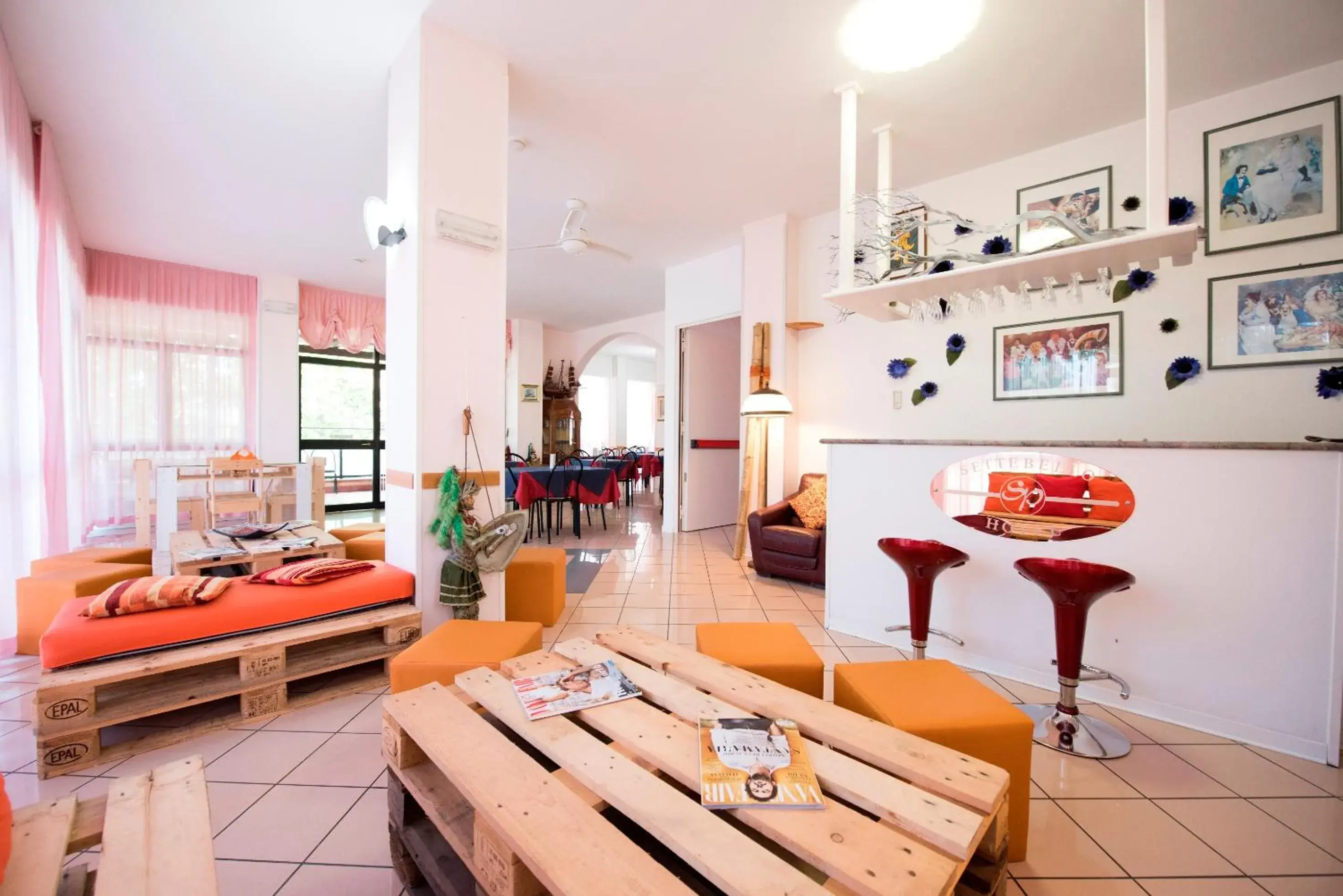 Communal lounge/ TV room, Lounge/Bar in Hotel Settebello B&B