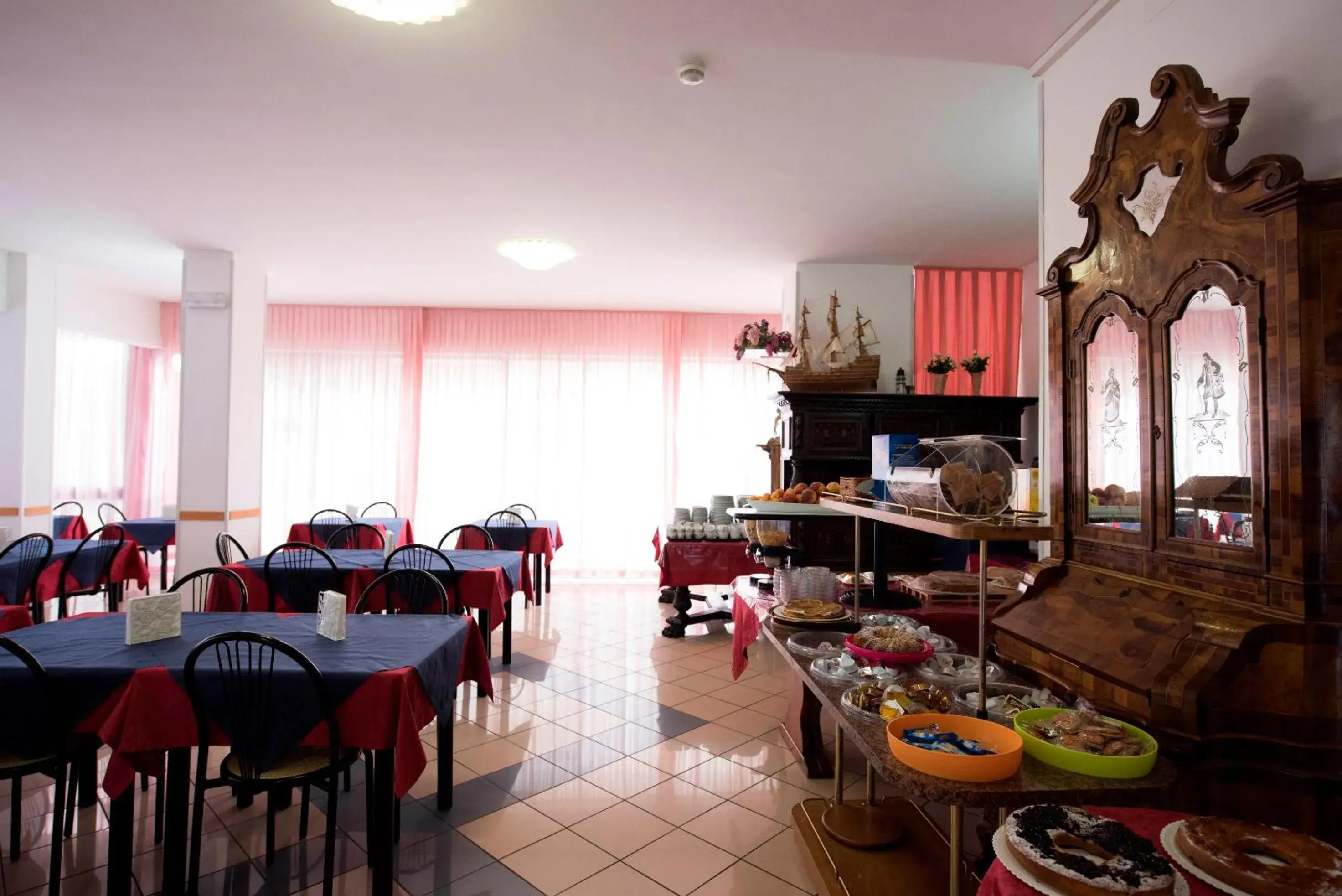 Restaurant/Places to Eat in Hotel Settebello B&B