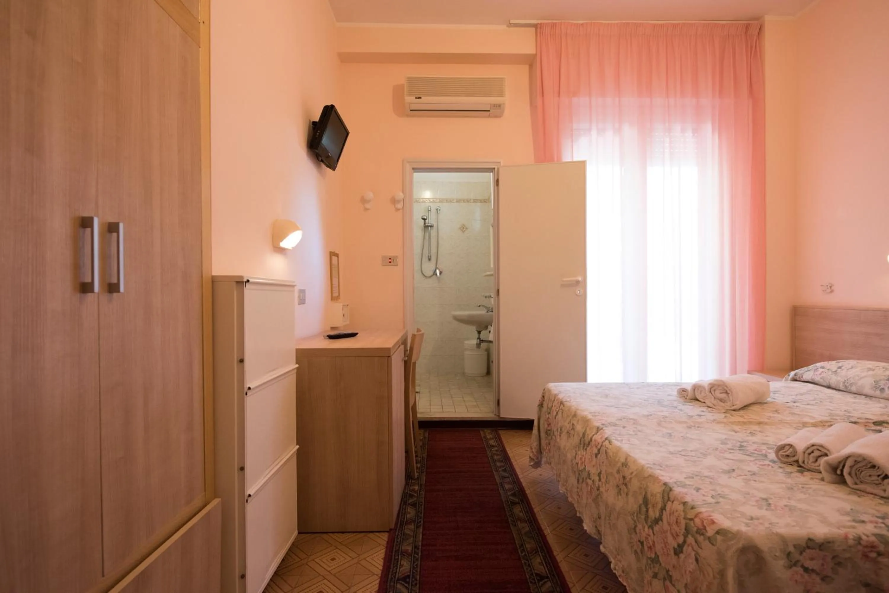 View (from property/room), Bed in Hotel Settebello B&B