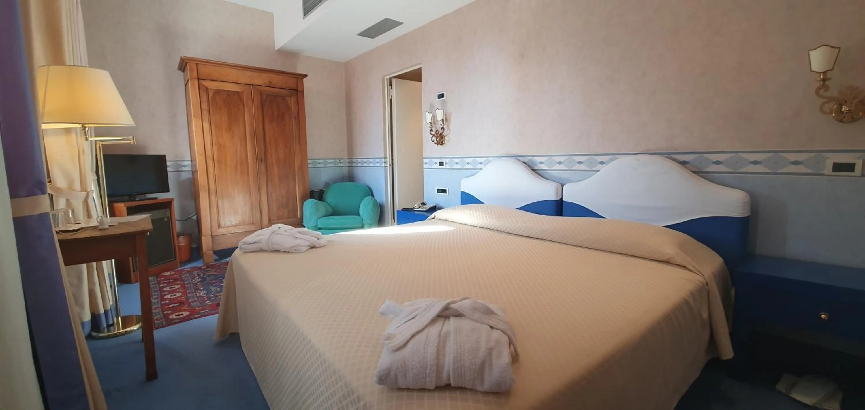 Bedroom, Bed in Hotel Colombia