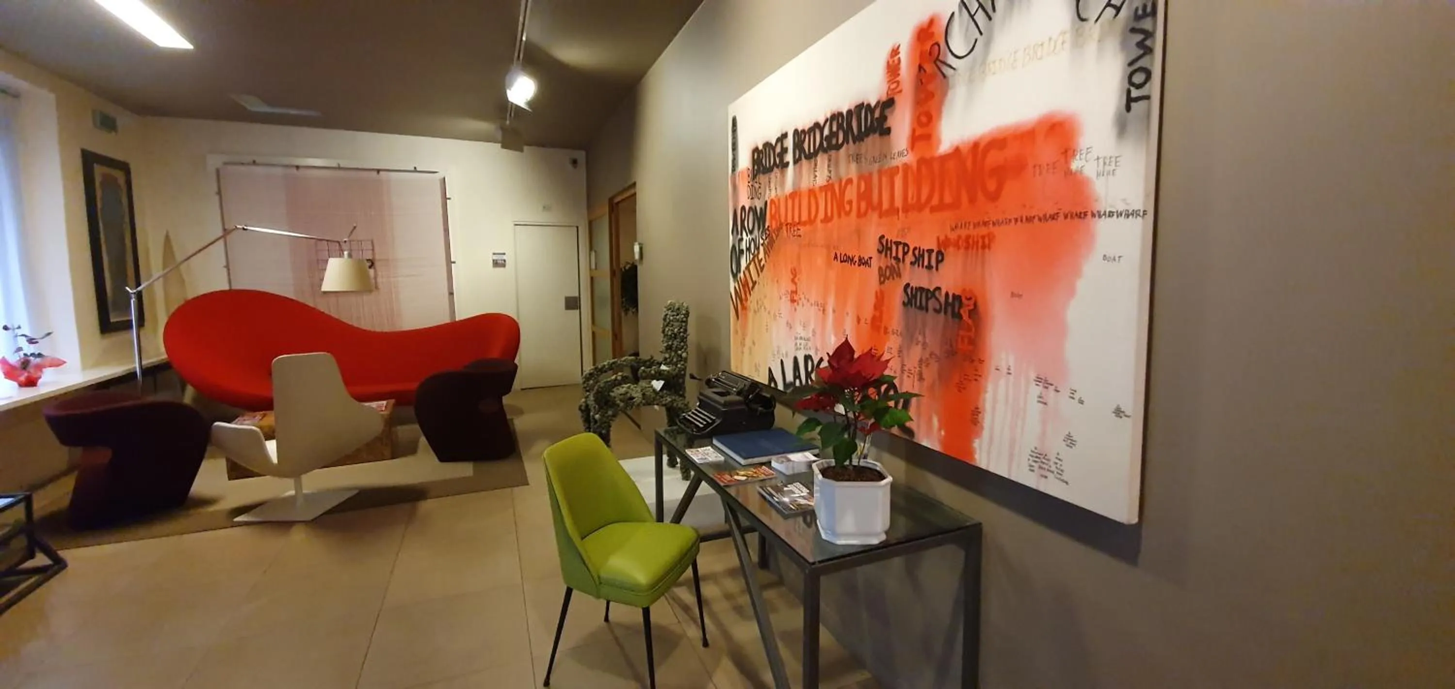 Seating area in Hotel Colombia