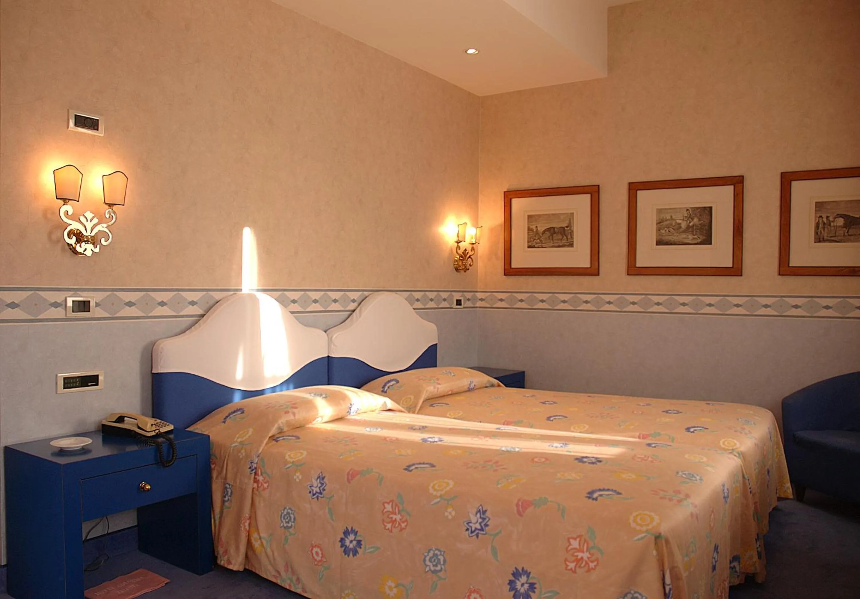 Photo of the whole room, Bed in Hotel Colombia