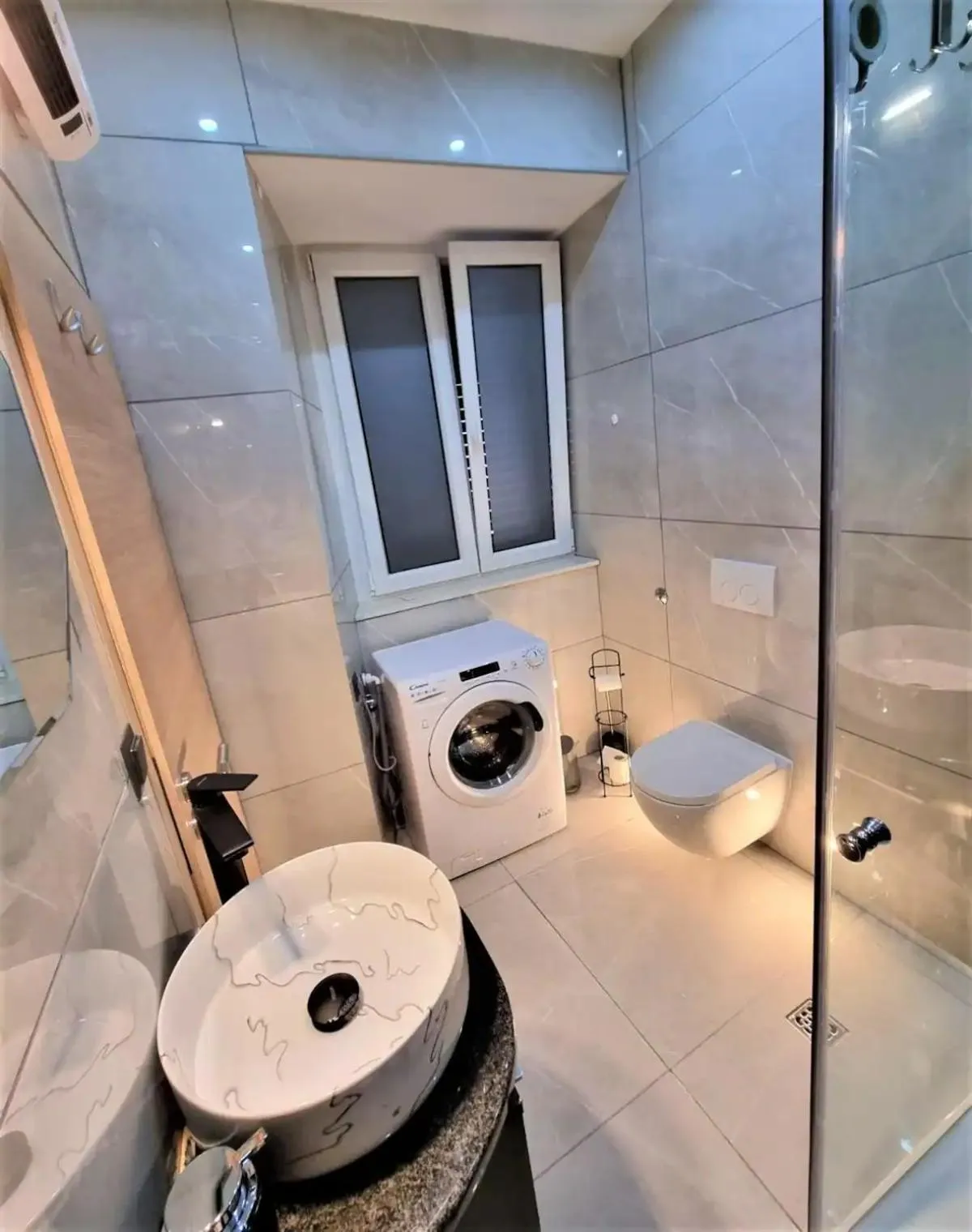 Shower in Apartman Julija 2
