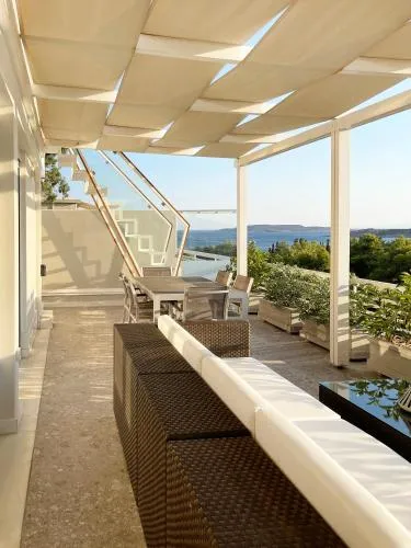 Blue Bay Vouliagmeni Luxury Apartment
