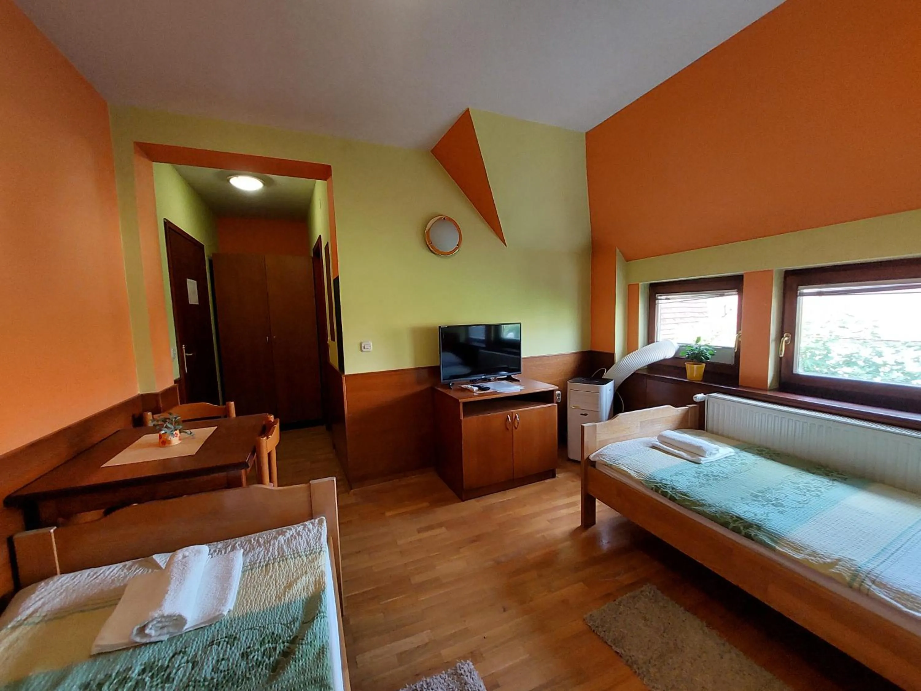 Twin Room with Private Bathroom - single occupancy in CBB Rooms