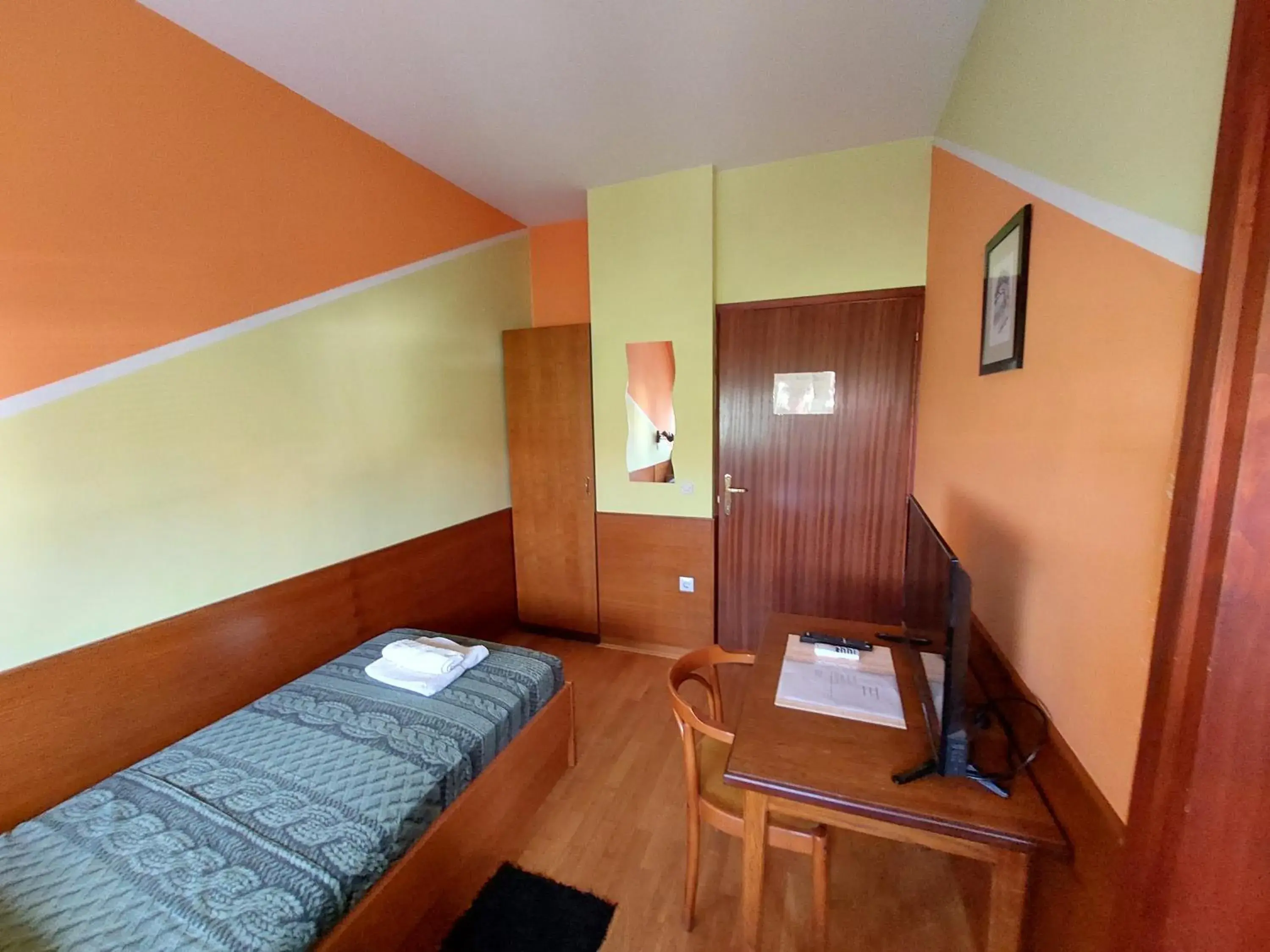 Single Room with Bathroom - single occupancy in CBB Rooms Single Room with Bathroom - single occupancy in CBB Rooms