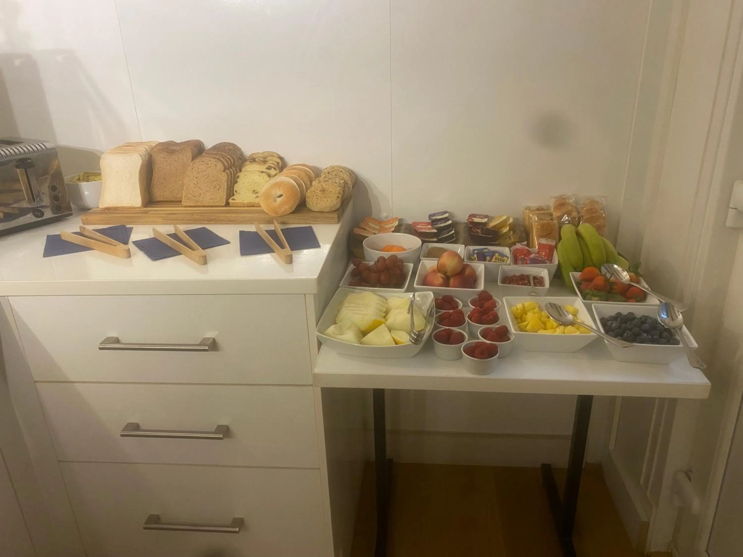 Breakfast in Ashby House