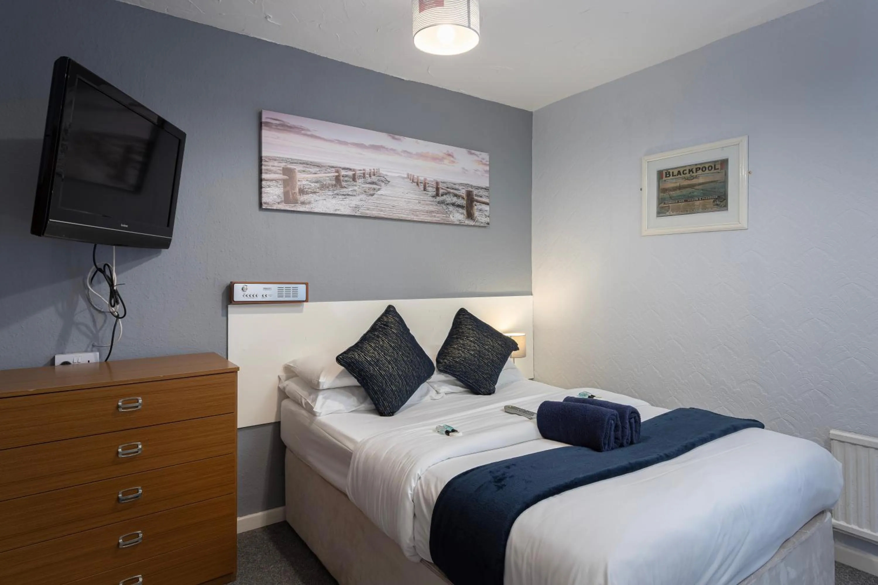 TV and multimedia, Bed in Royal Oakwell Hotel