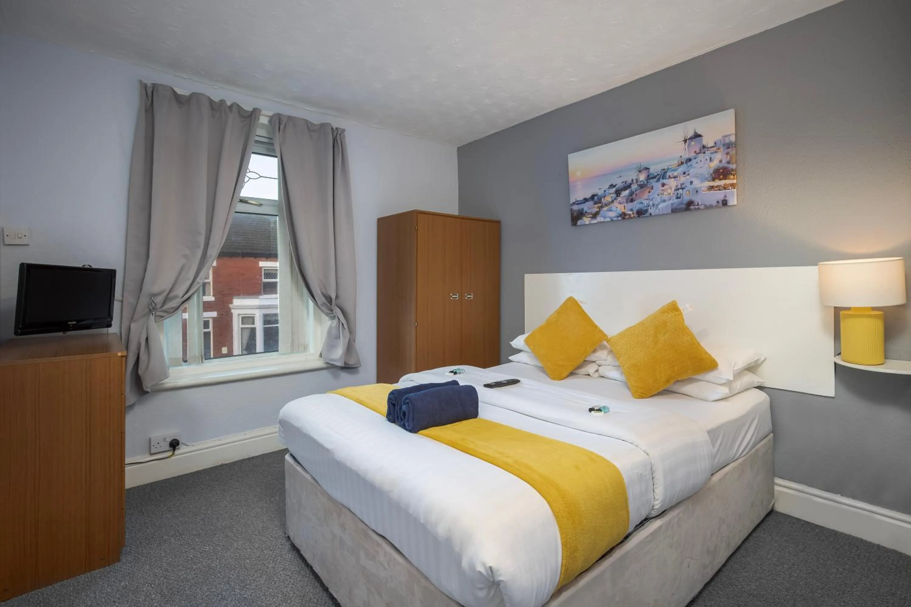 TV and multimedia, Bed in Royal Oakwell Hotel