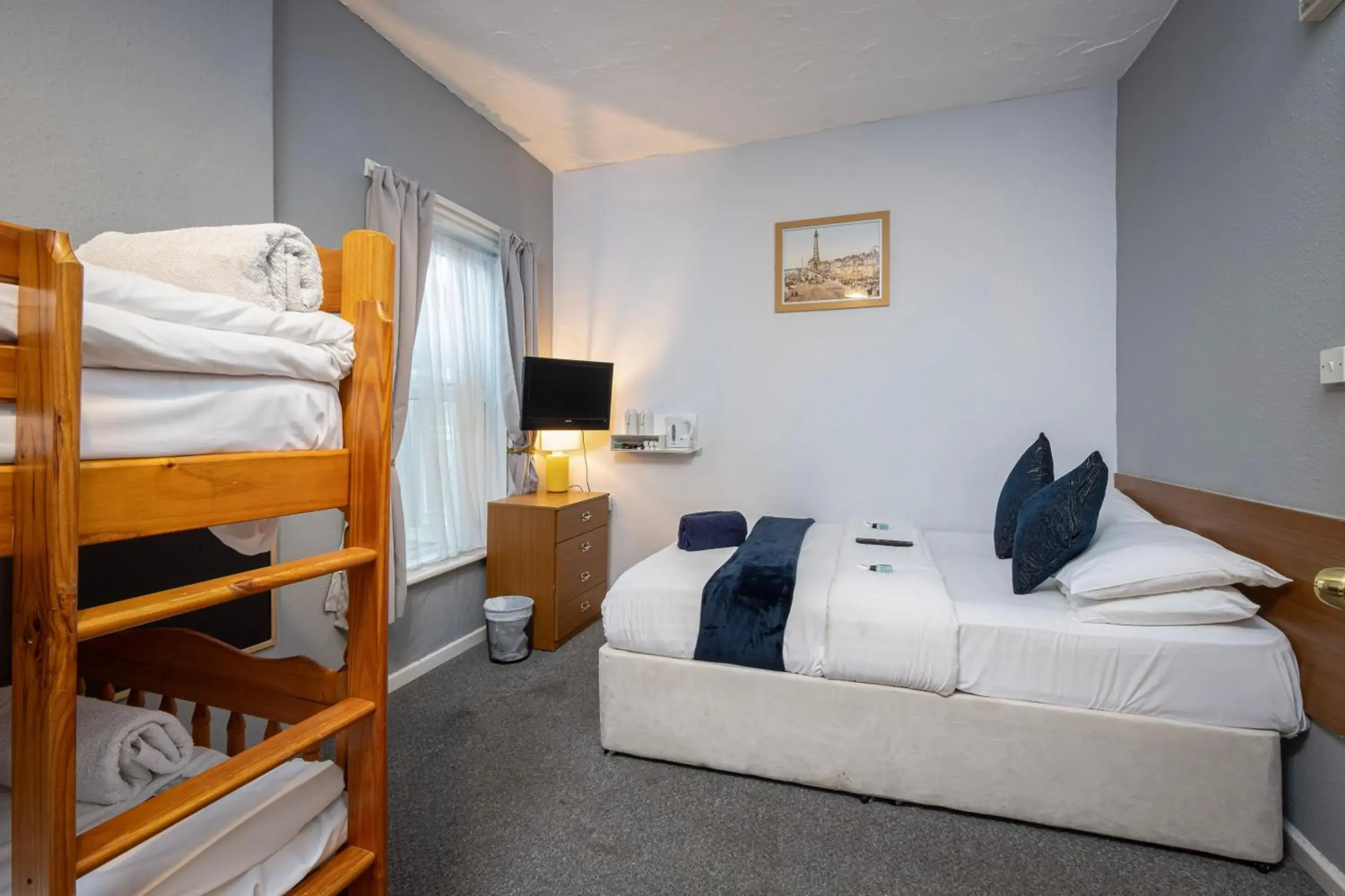 Family Room with Bunk Beds in Royal Oakwell Hotel Family Room with Bunk Beds in Royal Oakwell Hotel