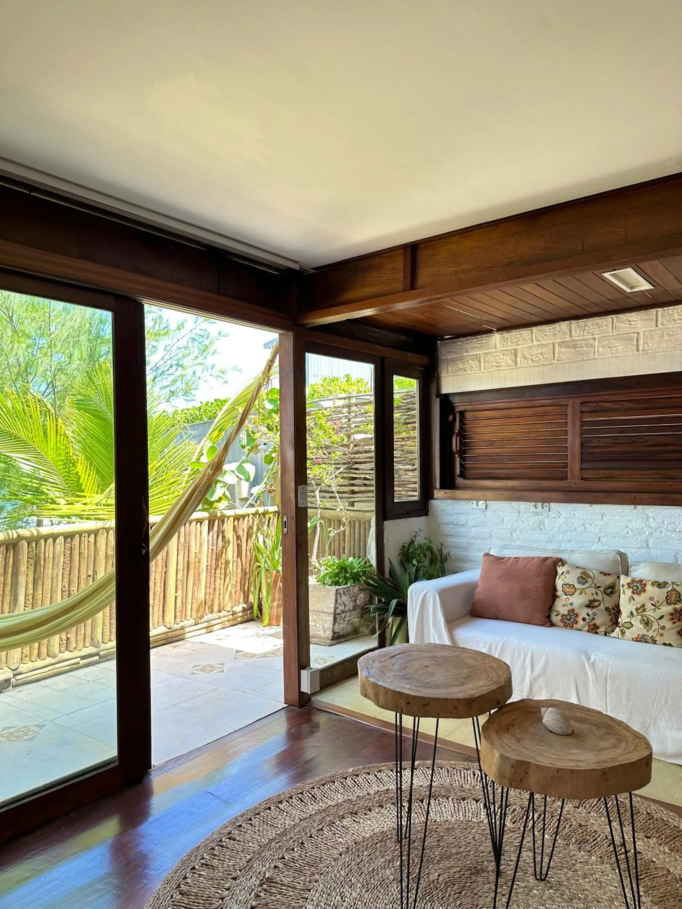 Photo of the whole room in Villa Mango