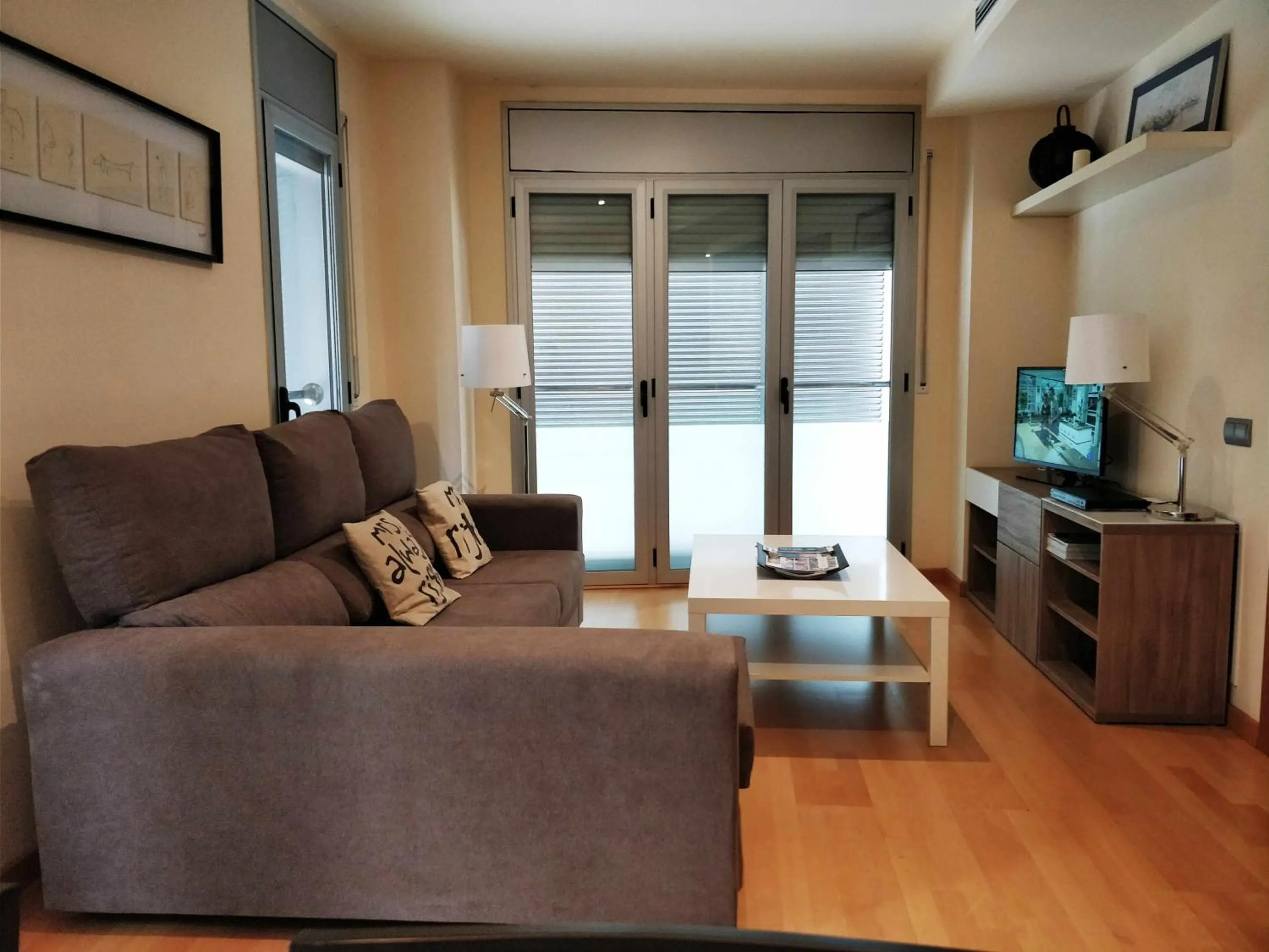 Mazi Apartments Downtown