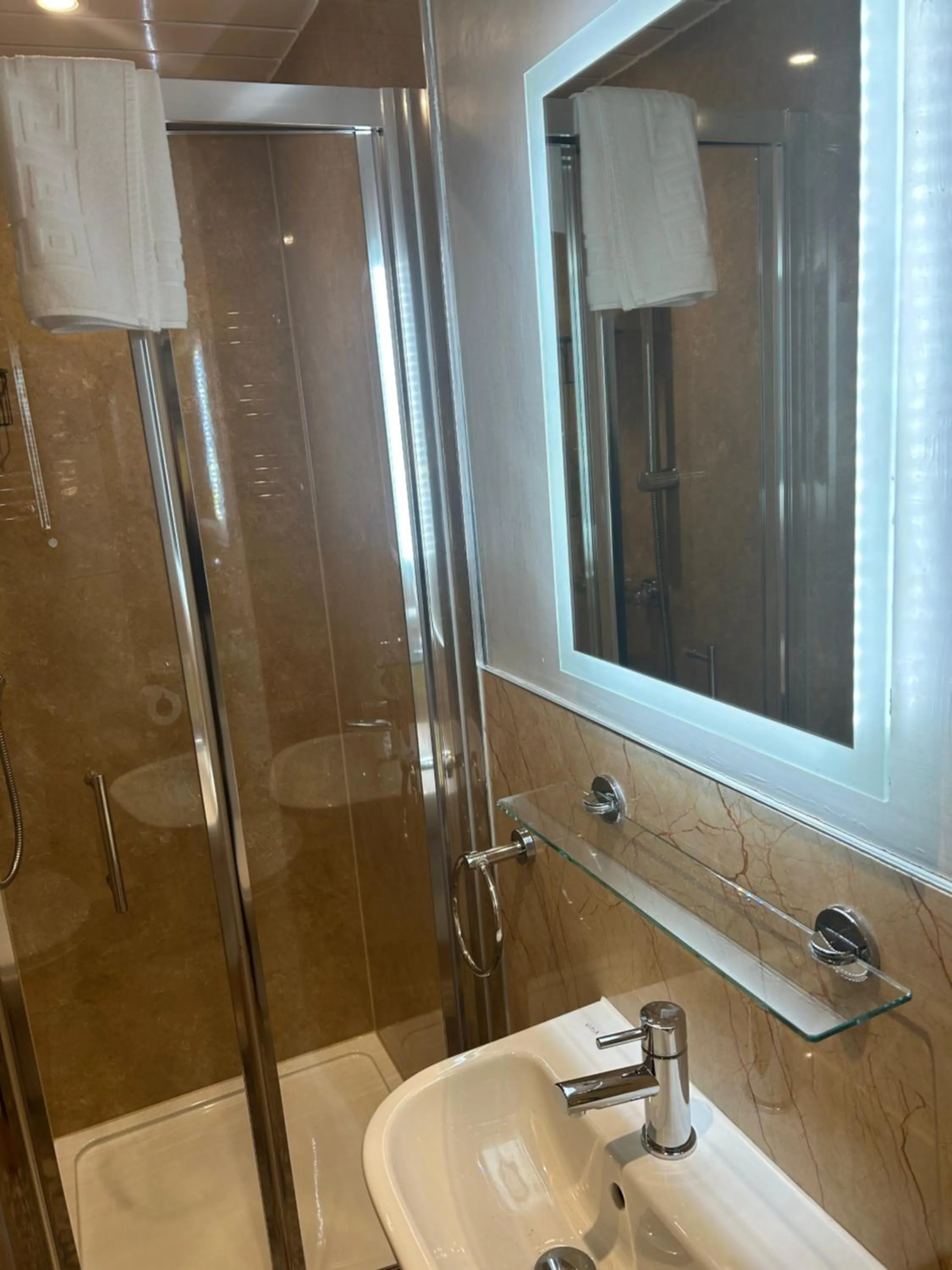 Shower in Melbourne Guest House