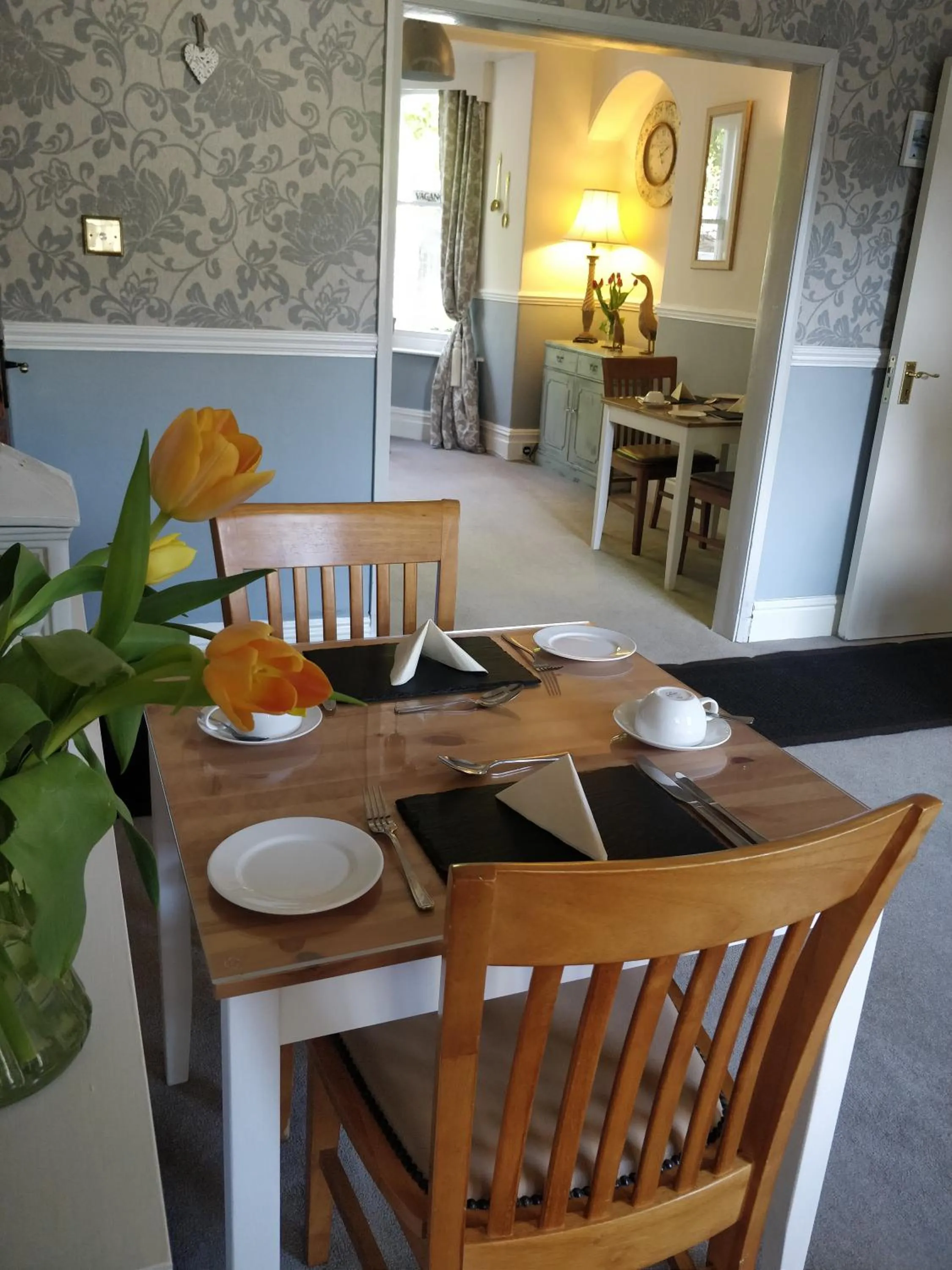 Restaurant/places to eat in Melbourne Guest House