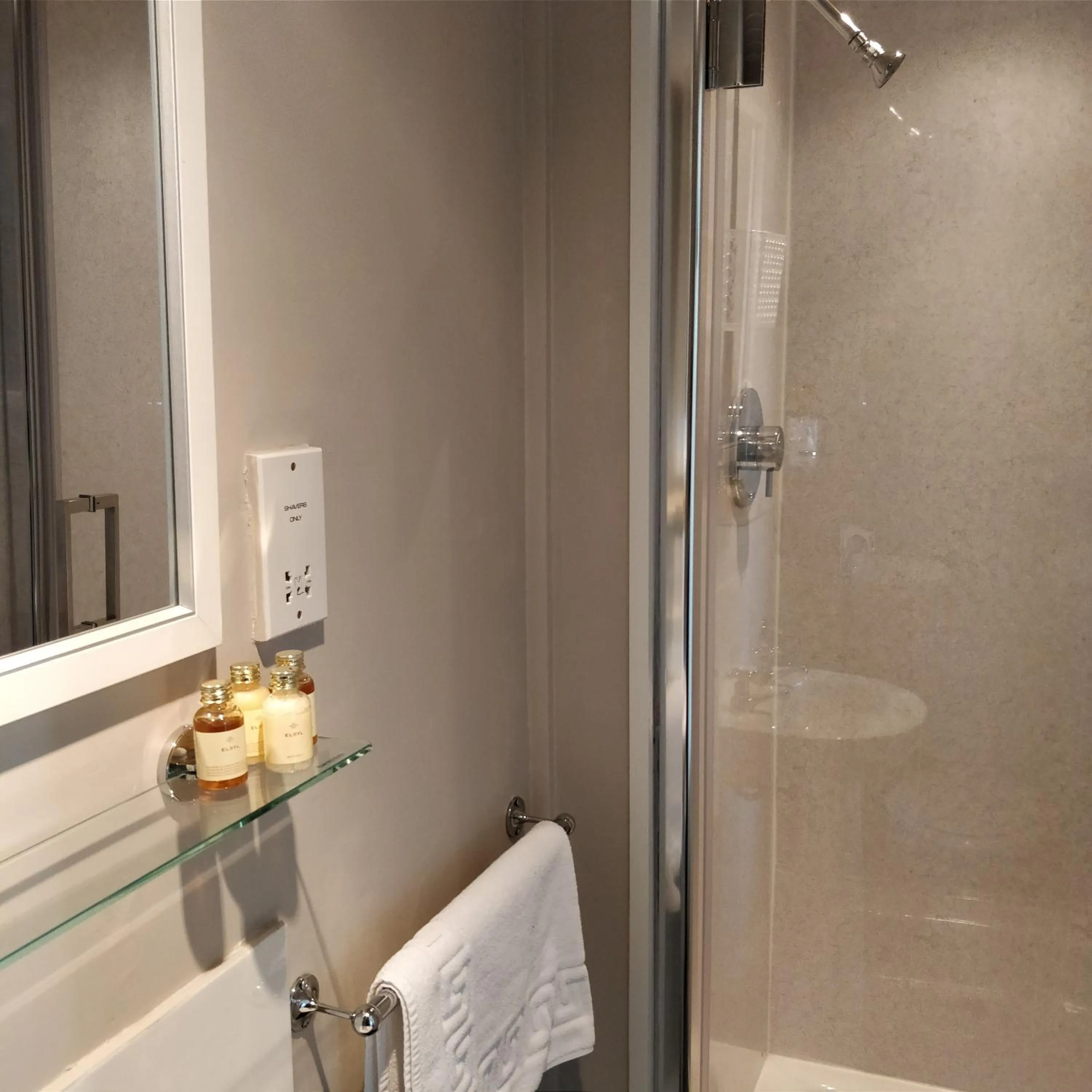 Shower in Melbourne Guest House