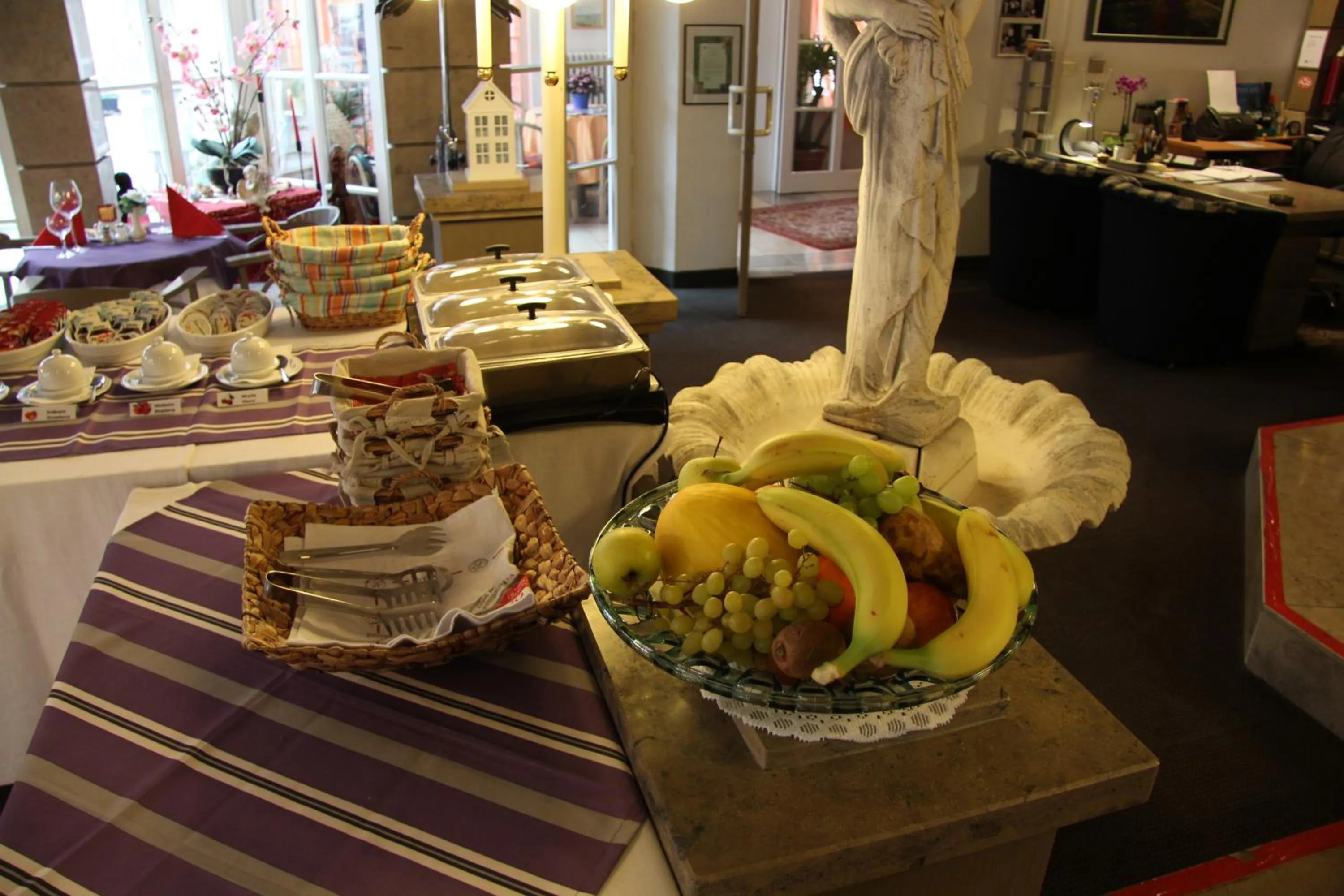 Buffet breakfast in Hotel am Schloss Neuenstein