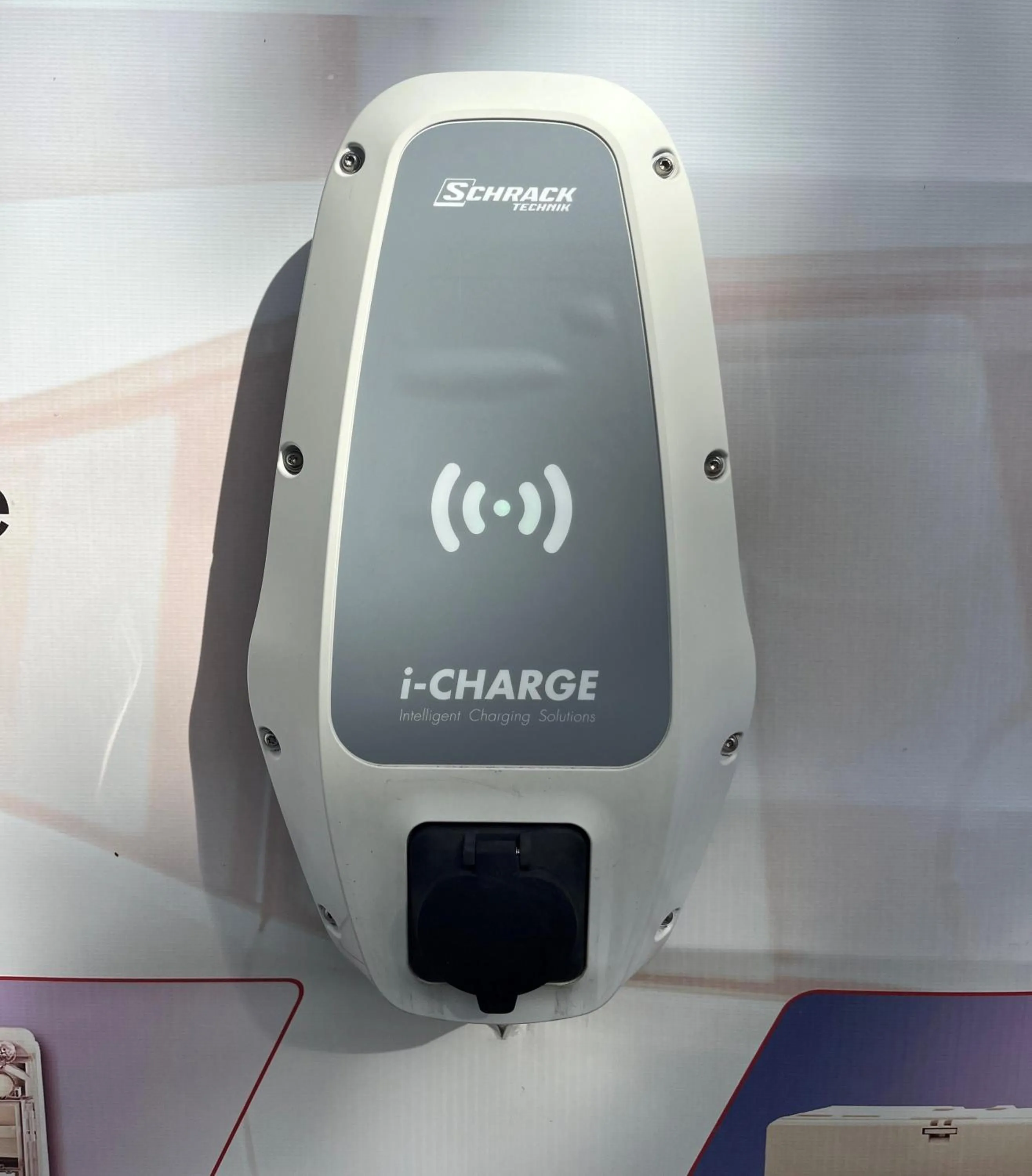 Parking in Klaudia's Hotel & Restaurant at Golf Resort, Bač Šamorín