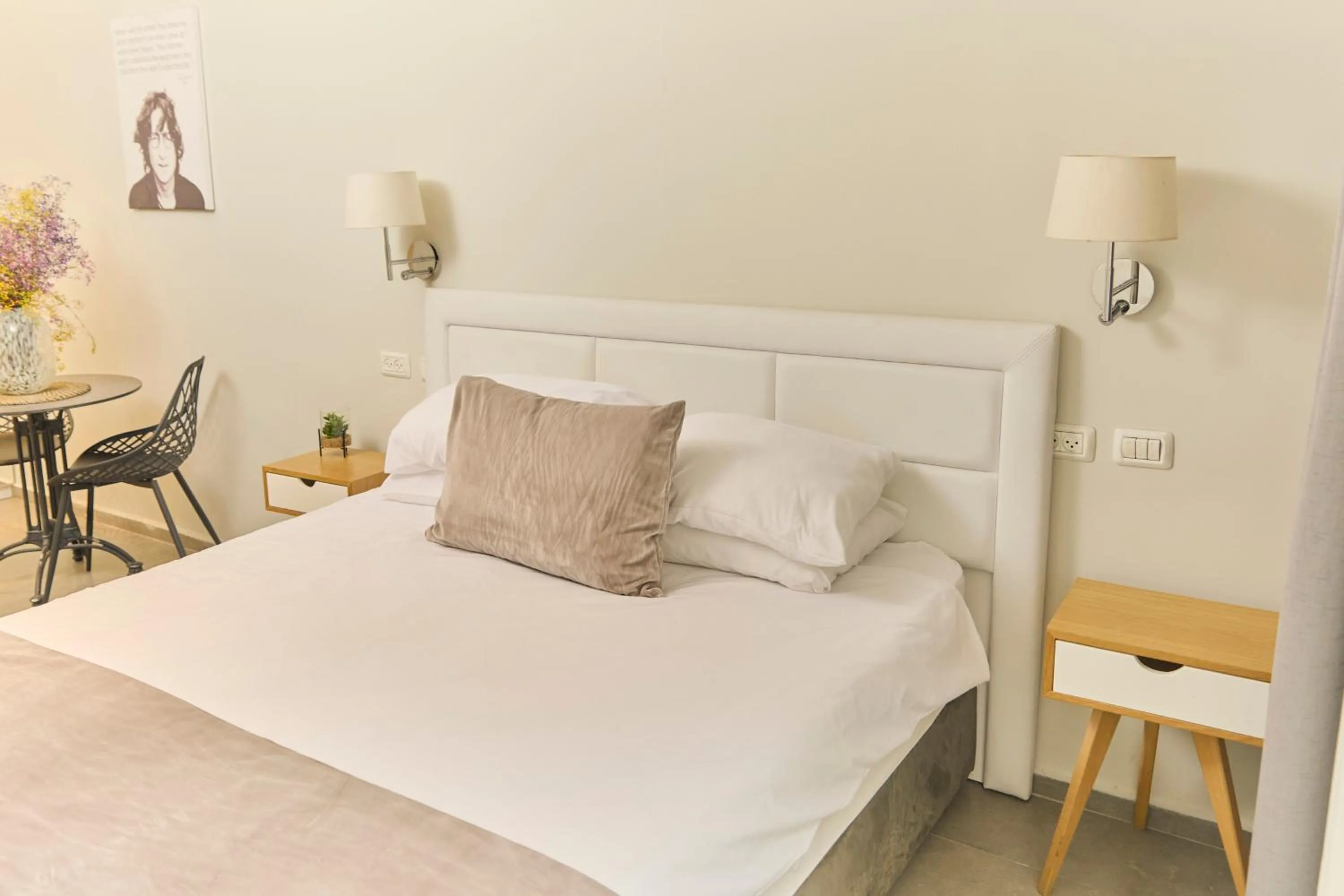 Bedroom, Bed in H7 TLV