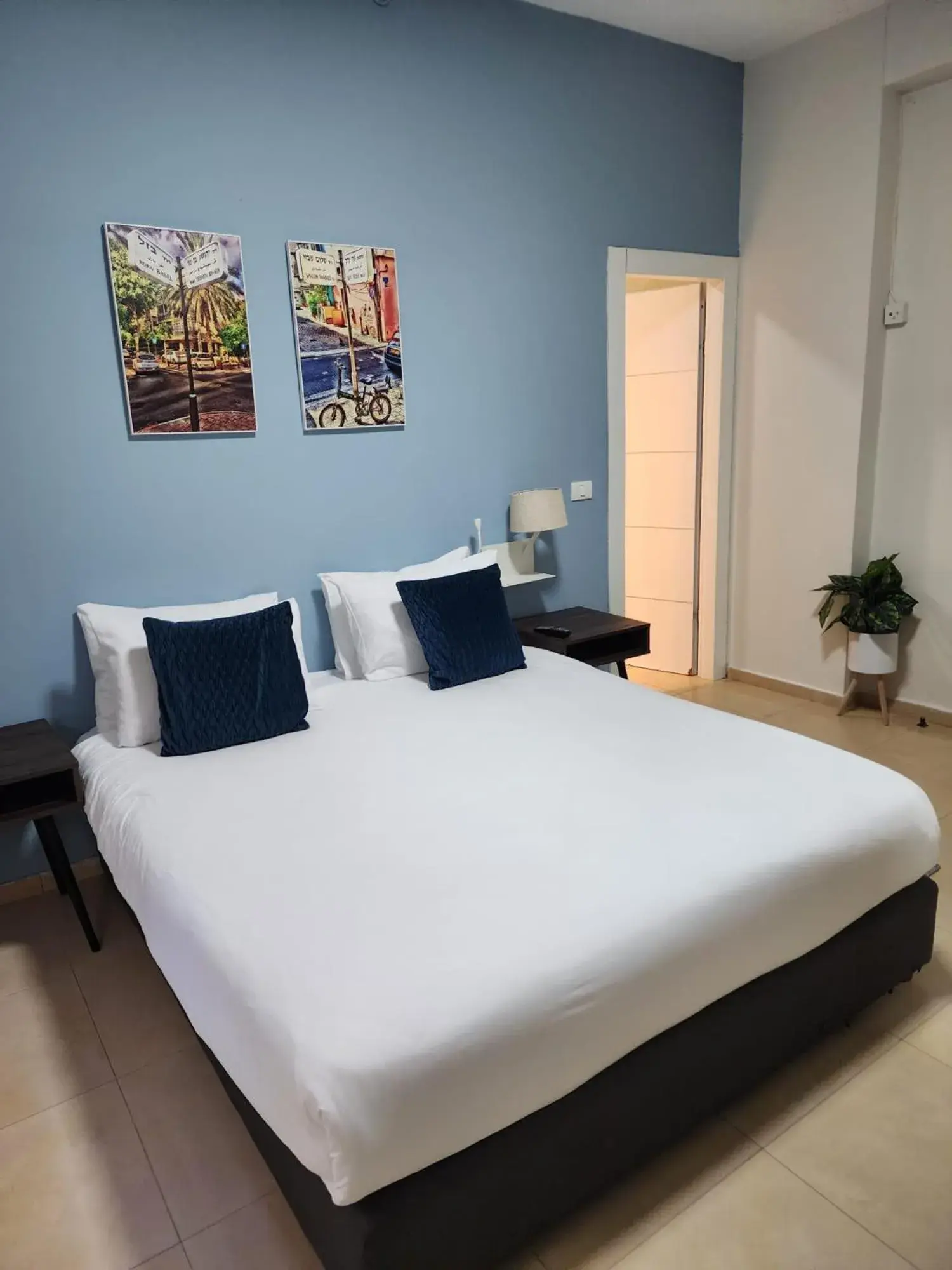 Photo of the whole room, Bed in H7 TLV Photo of the whole room, Bed in H7 TLV