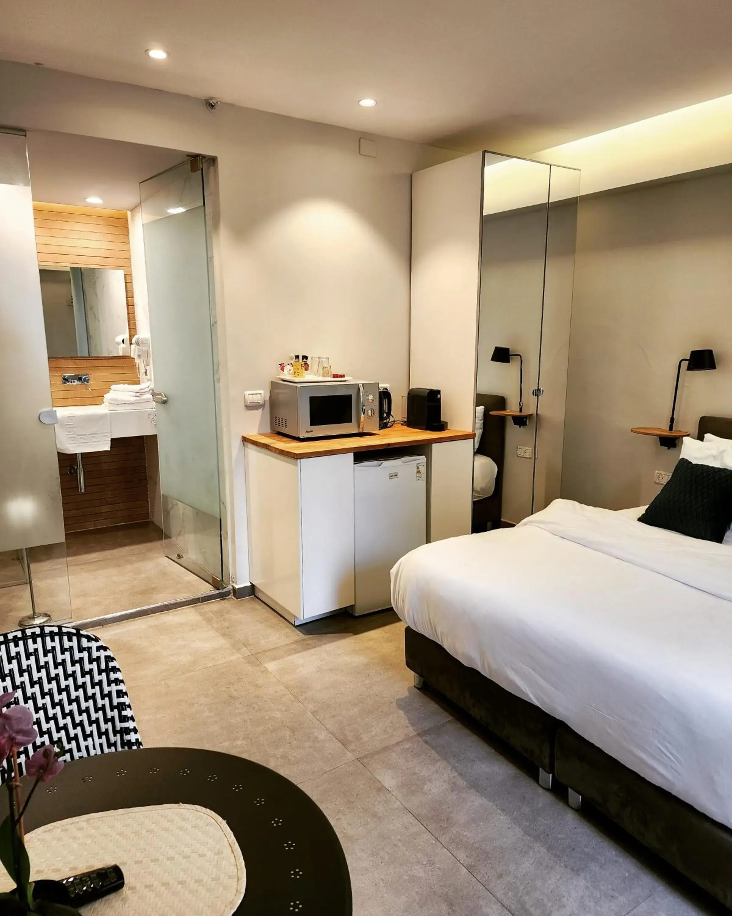 Kitchen or kitchenette, Bed in H7 TLV Kitchen or kitchenette, Bed in H7 TLV