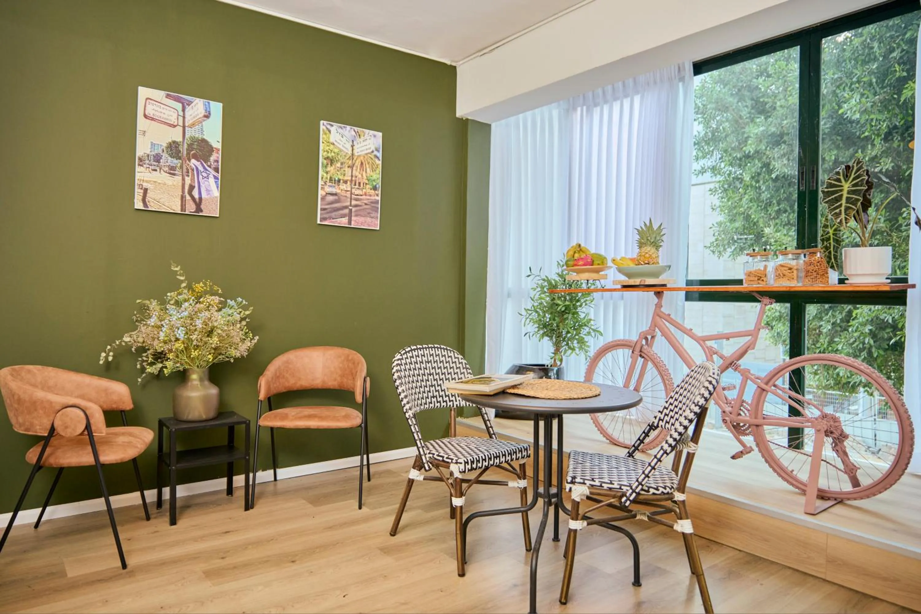 Communal lounge/ TV room in H7 TLV