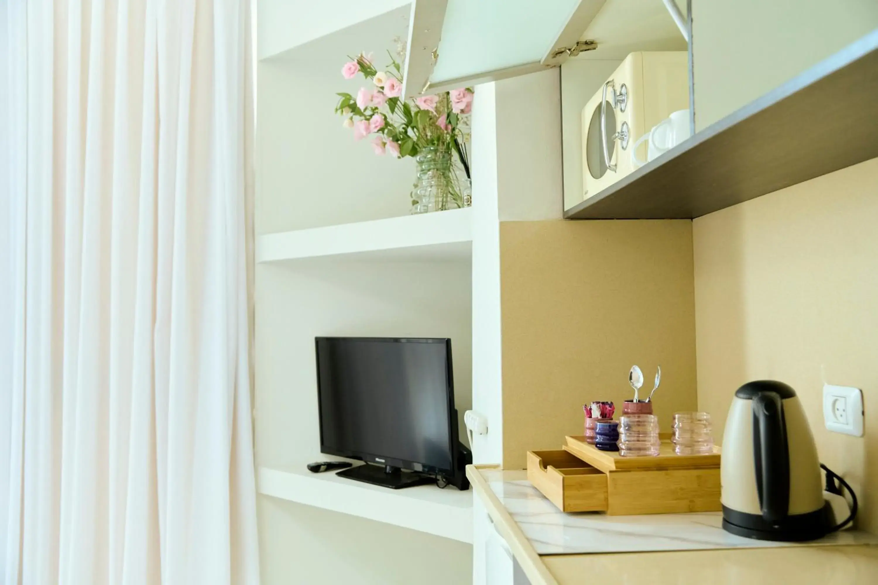 Suite with Balcony in H7 TLV Suite with Balcony in H7 TLV