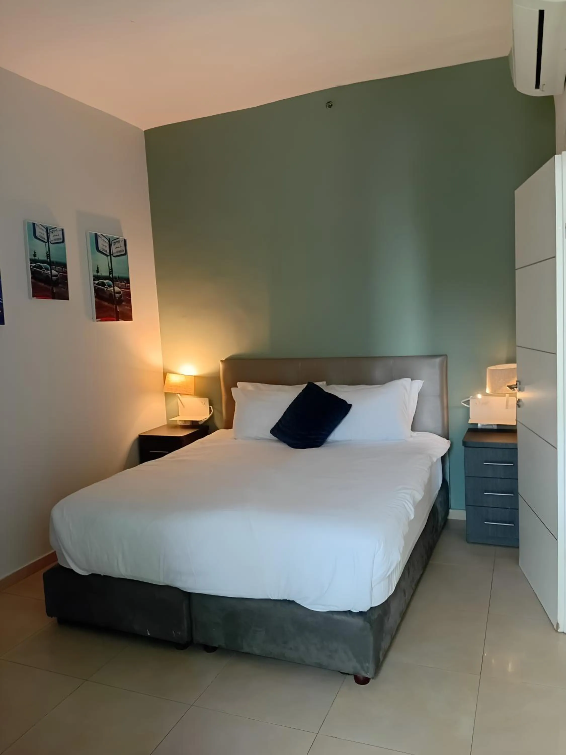 Bedroom, Bed in H7 TLV