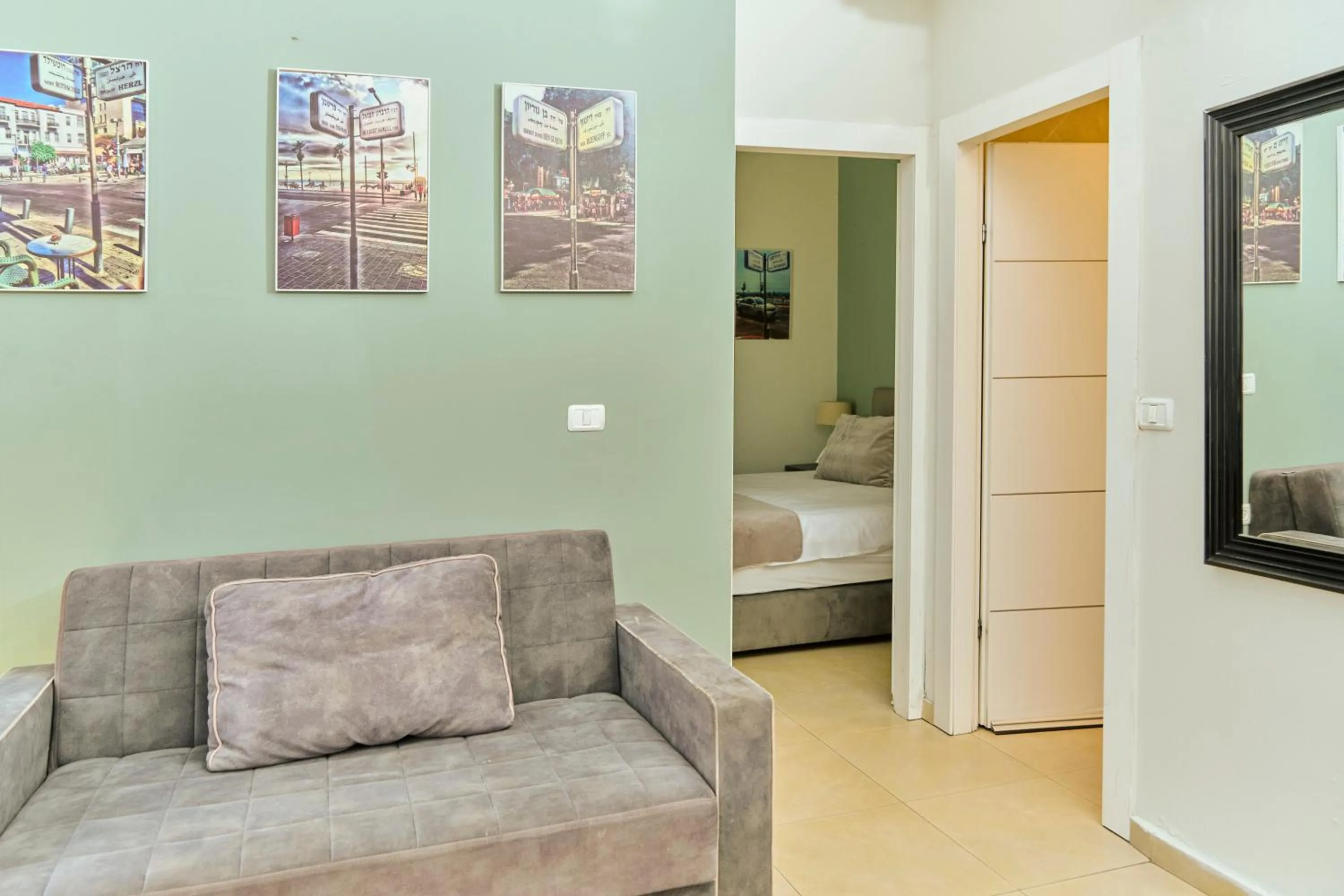 Living room, Bed in H7 TLV