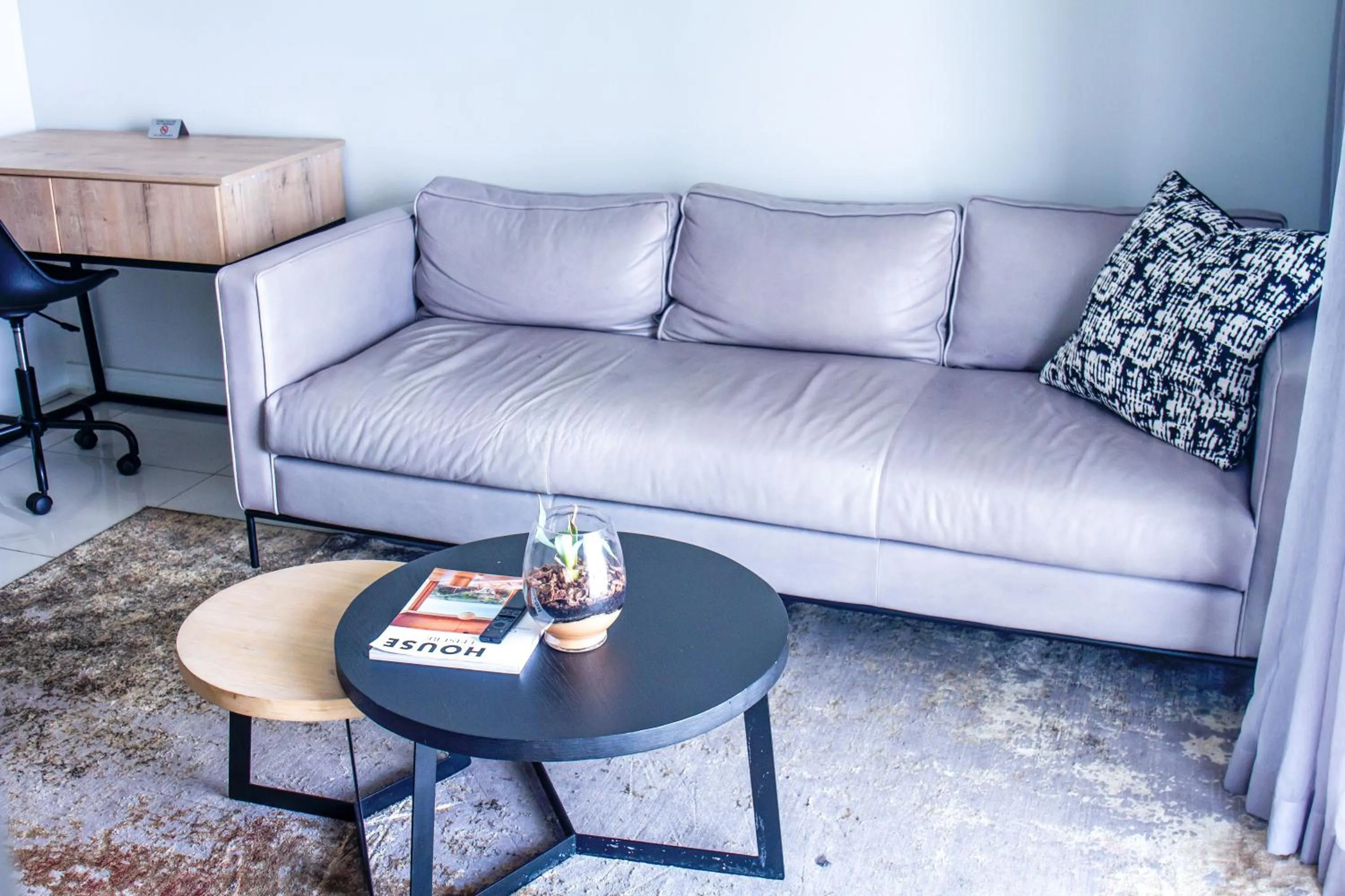 Living room in Executive Apartment at Ellipse Waterfall