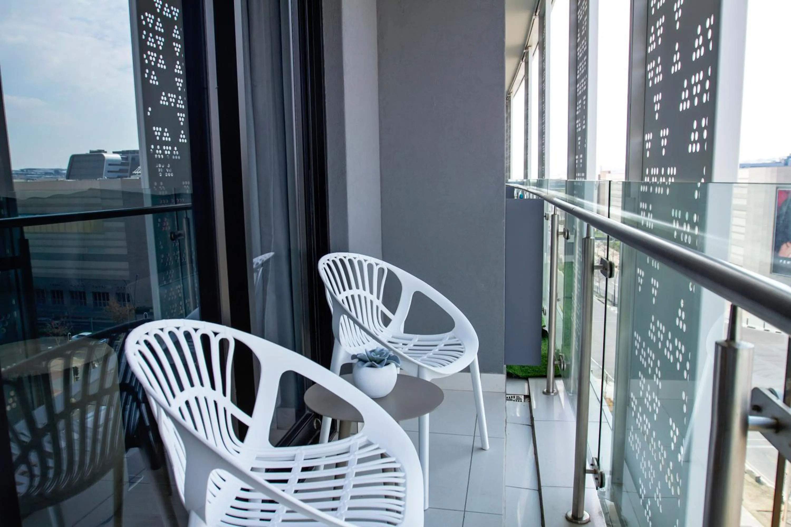 Day in Executive Apartment at Ellipse Waterfall