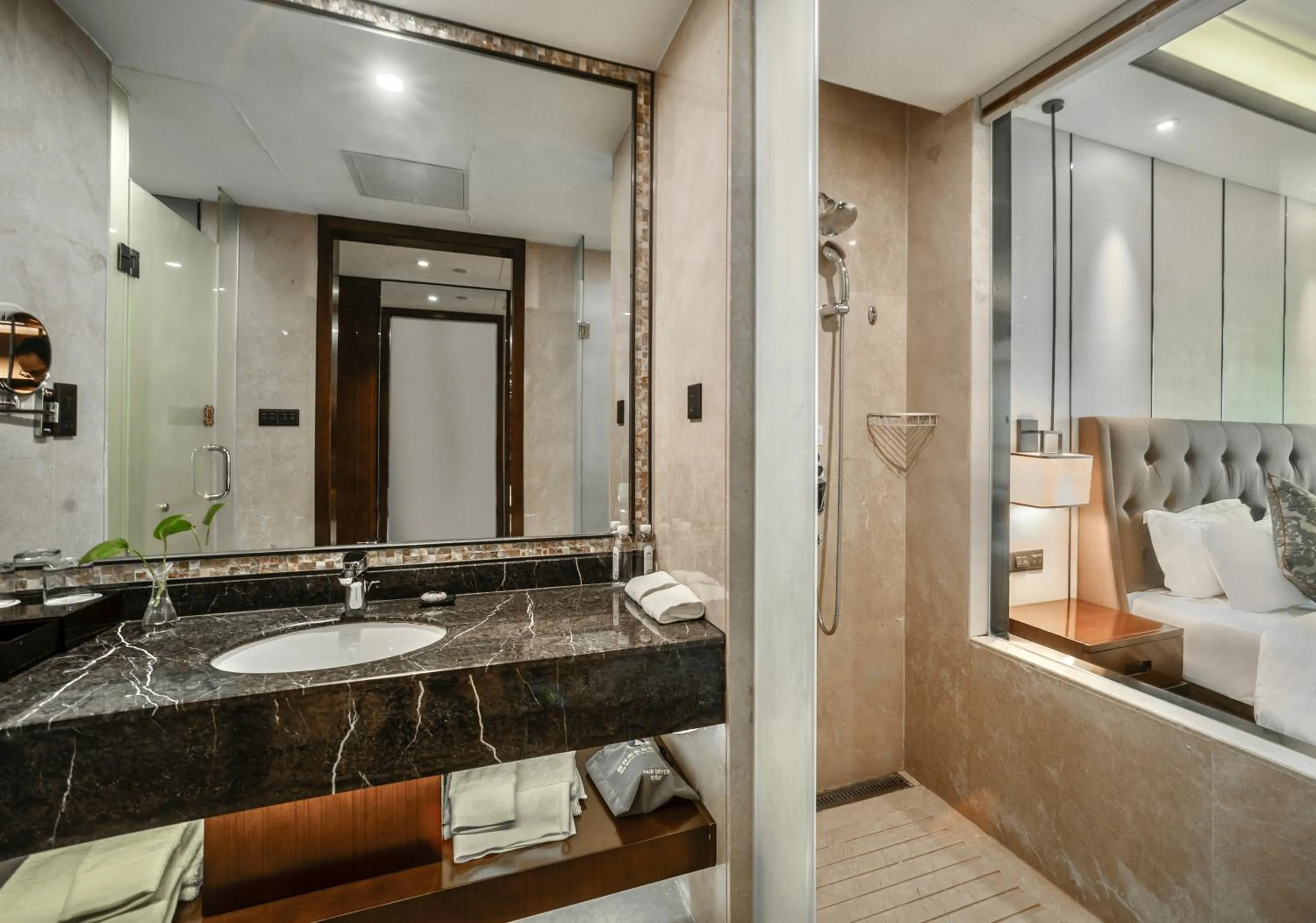 Bed in ME Yinhe International Hotel