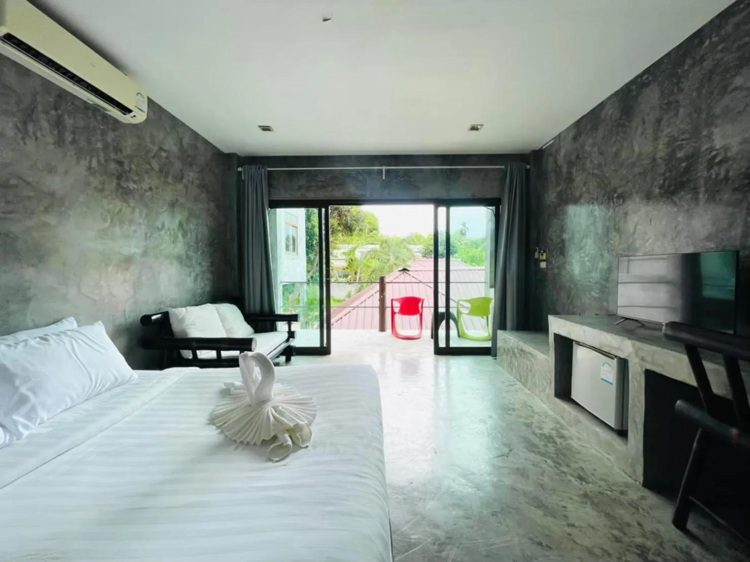 View (from property/room), Bed in The Sea Resort Haad Rin