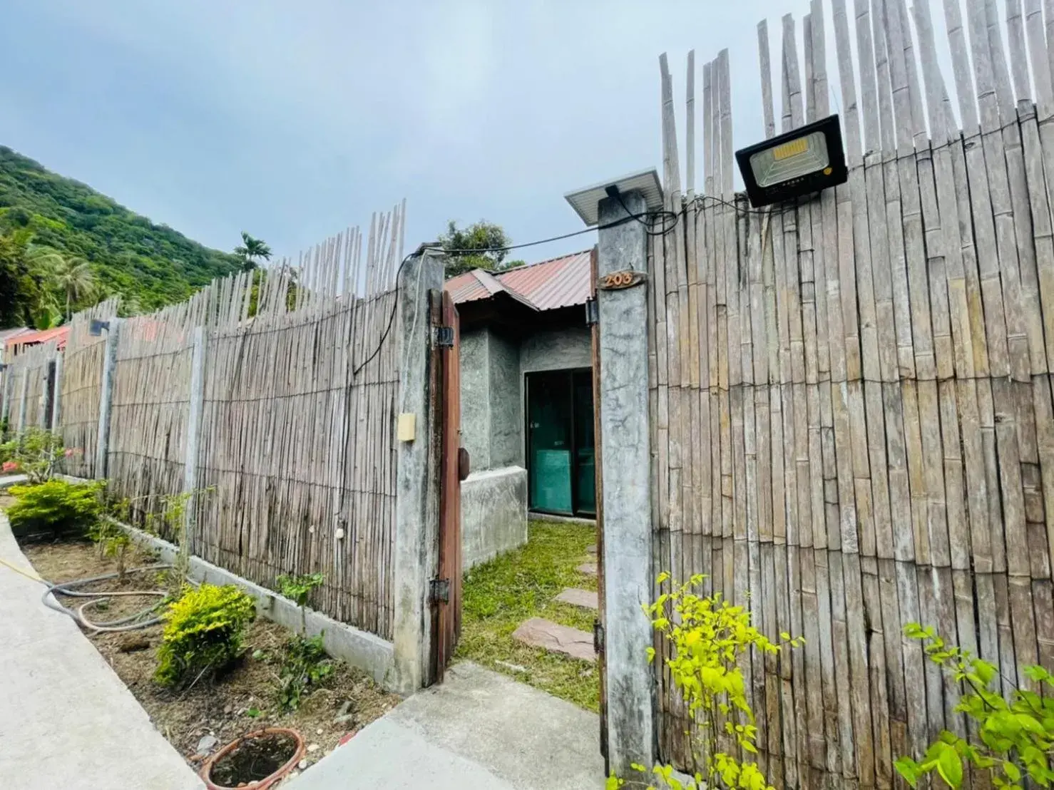 Deluxe Double Room with Bath in The Sea Resort Haad Rin Deluxe Double Room with Bath in The Sea Resort Haad Rin