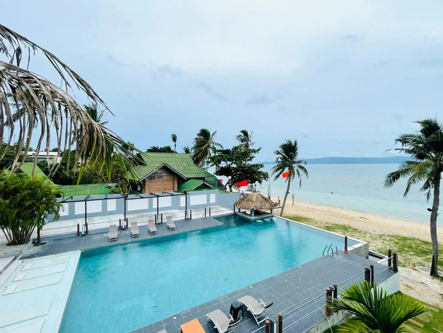 Beach in The Sea Resort Haad Rin