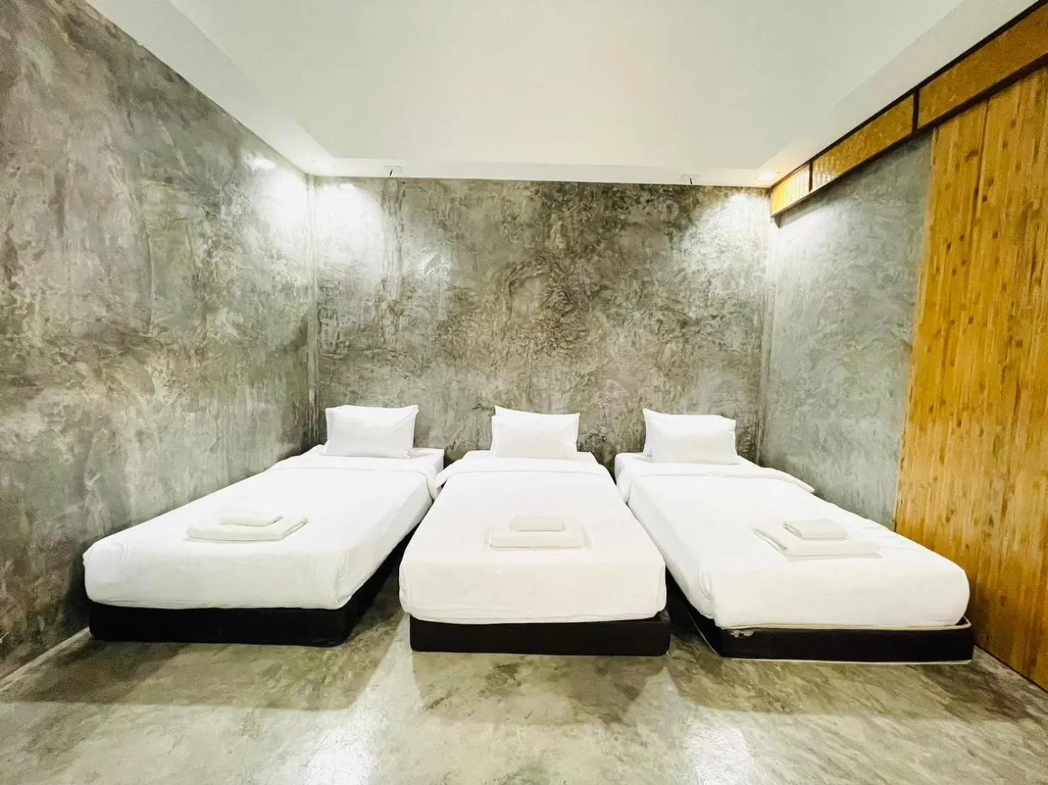 Bed in The Sea Resort Haad Rin