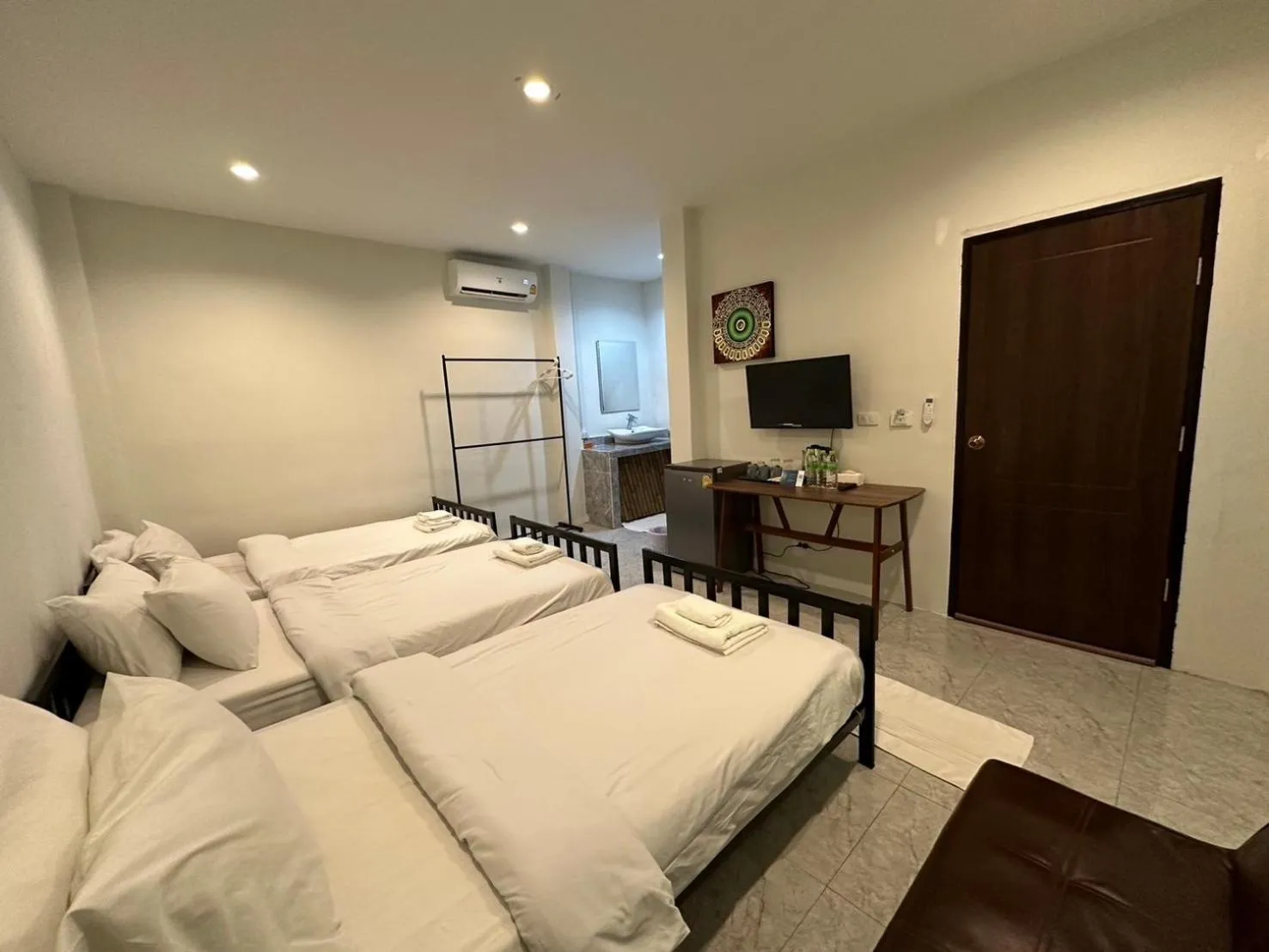 Photo of the whole room, Bed in The Sea Resort Haad Rin