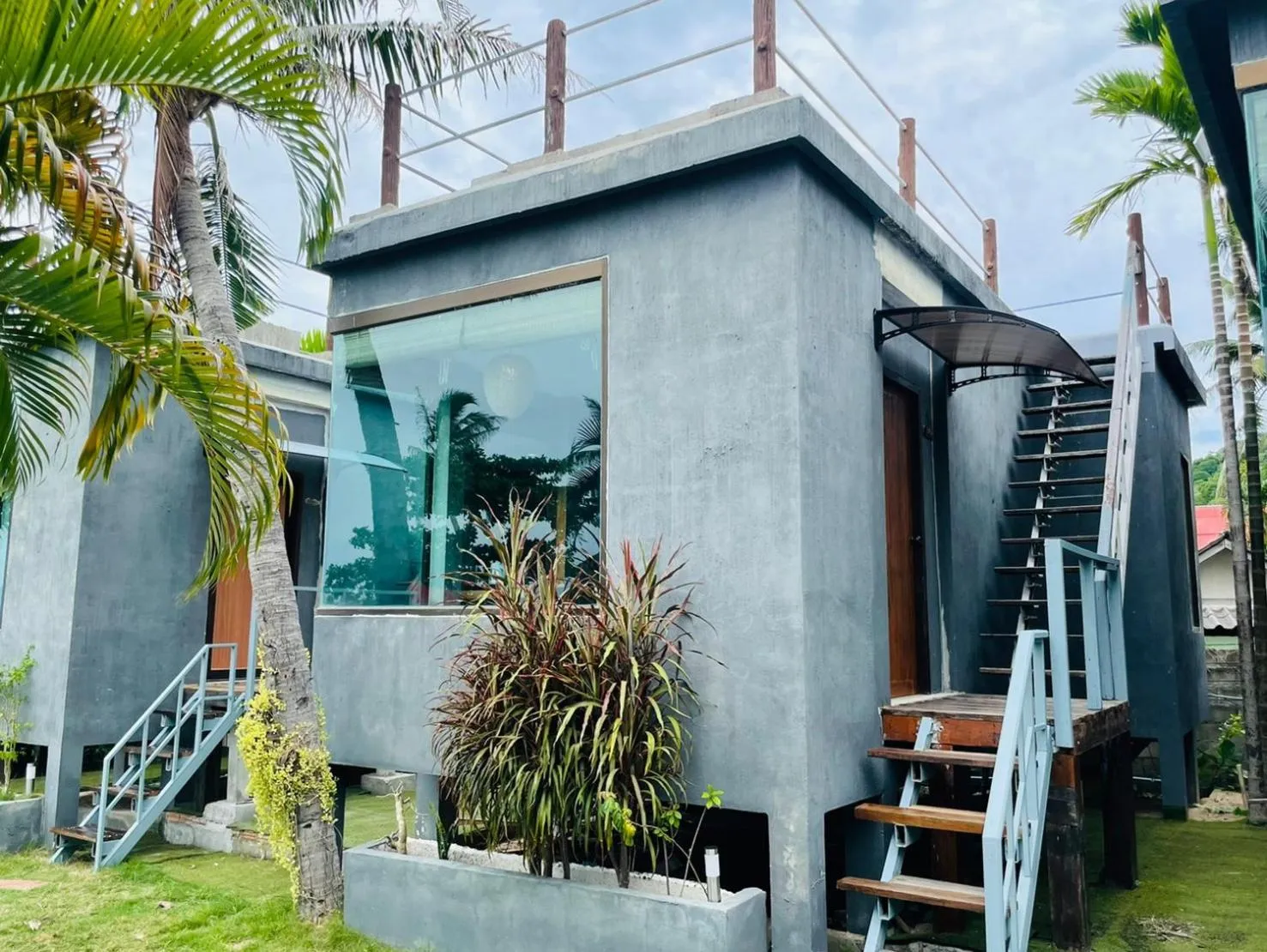 Photo of the whole room in The Sea Resort Haad Rin