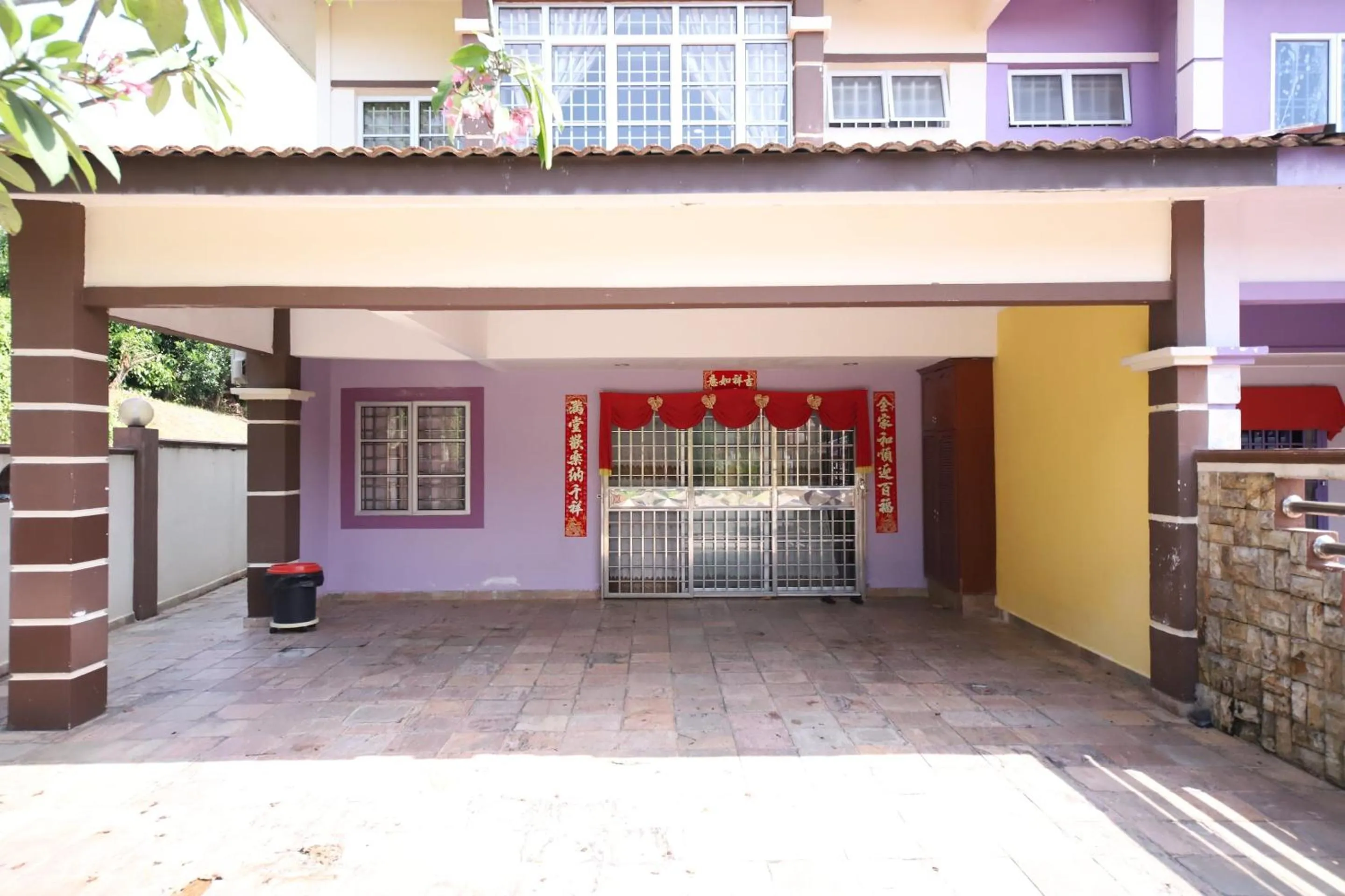 Facade/entrance in OYO Homes 90575 CK Bahau Homestay