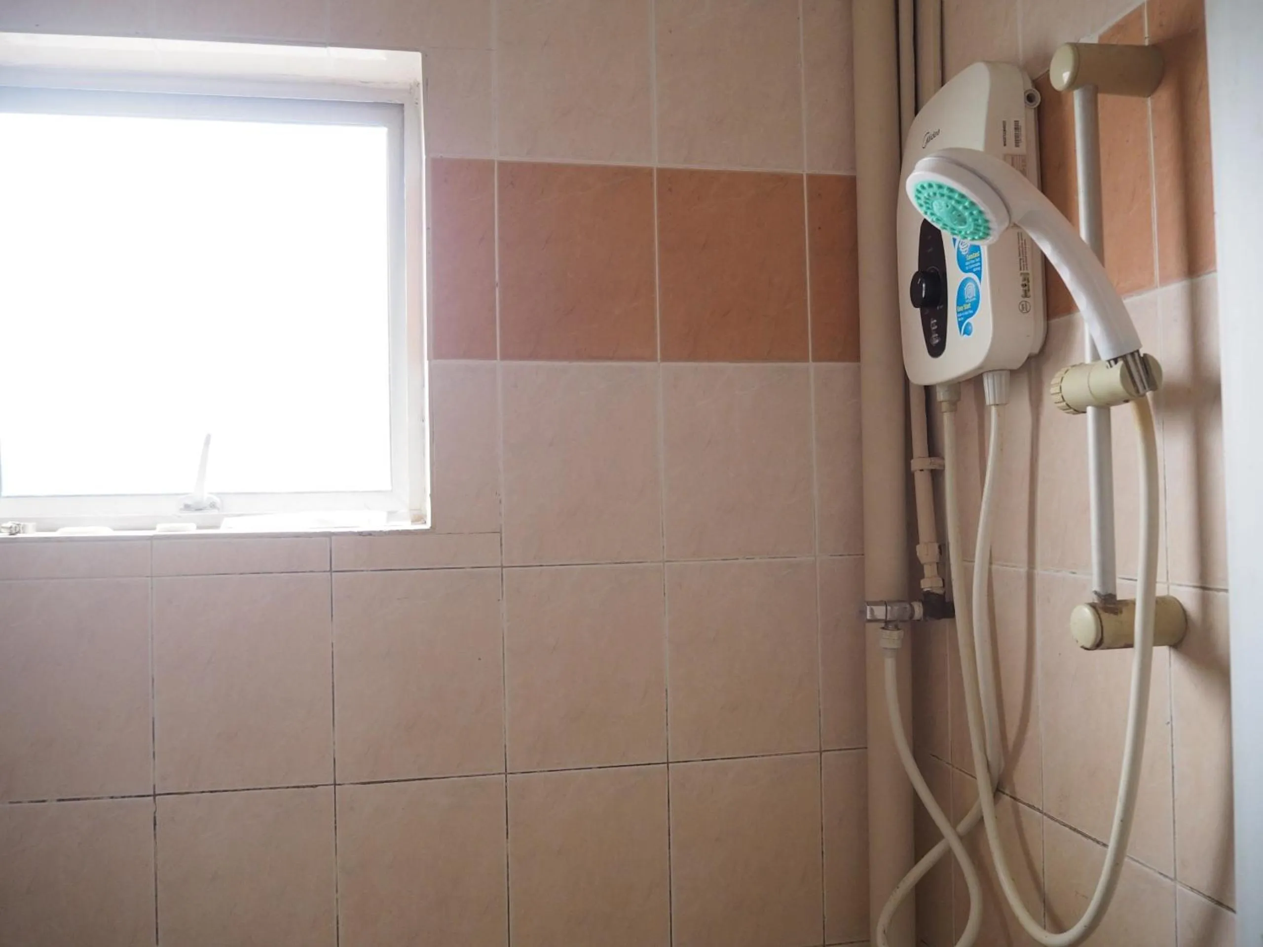 Bathroom in OYO Homes 90575 CK Bahau Homestay