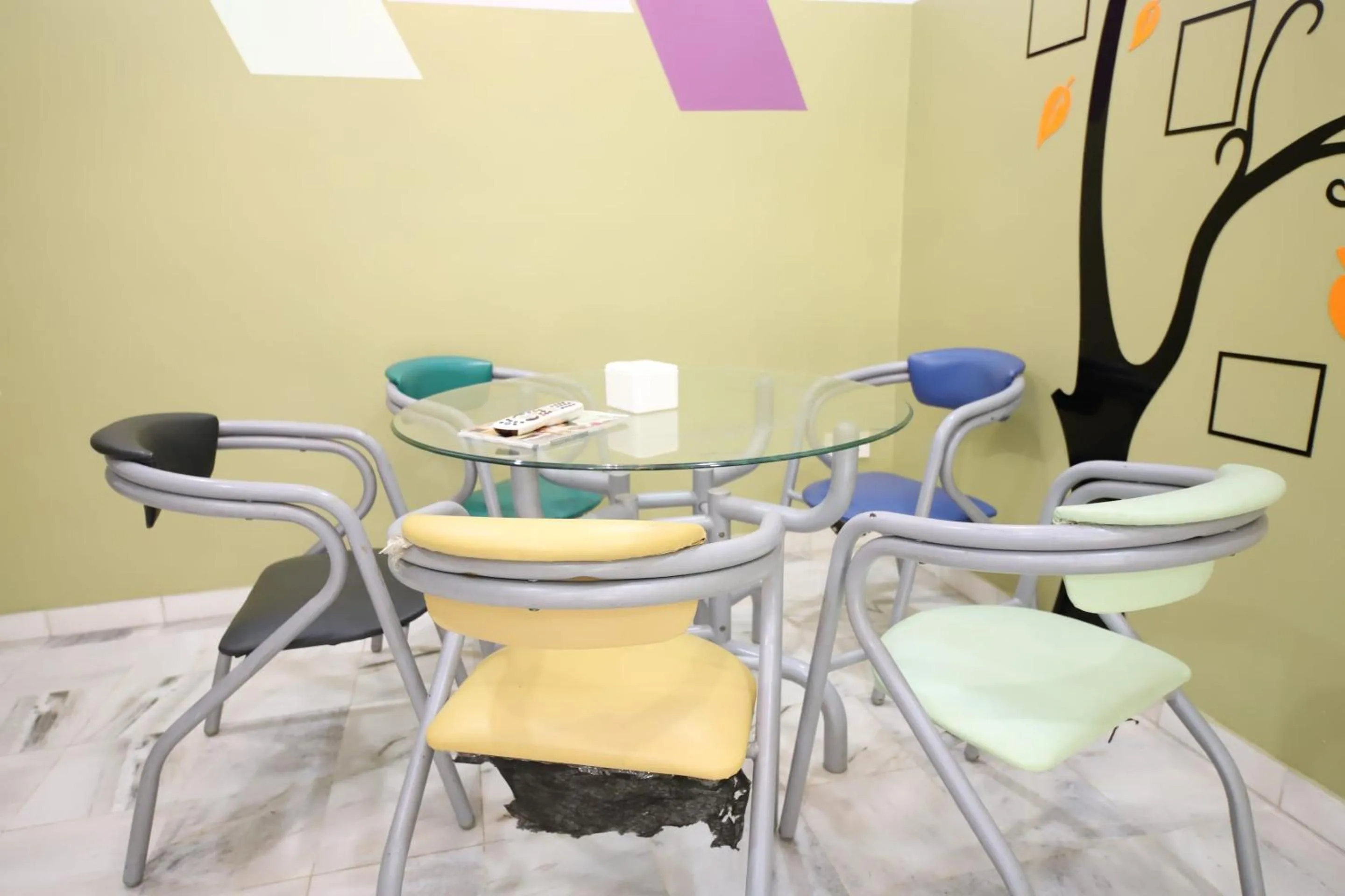 Dining area in OYO Homes 90575 CK Bahau Homestay