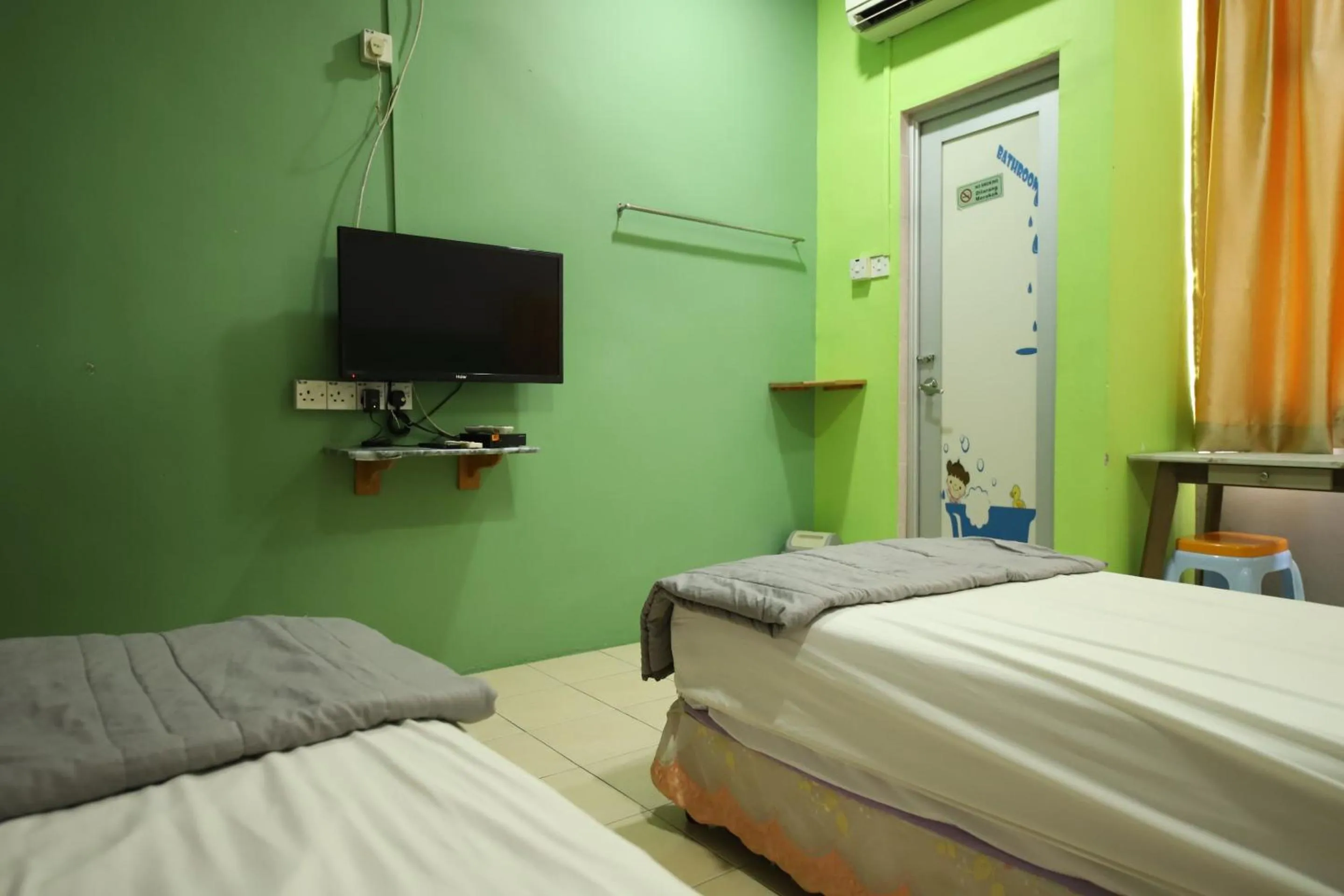 Bedroom, Bed in OYO Homes 90575 CK Bahau Homestay