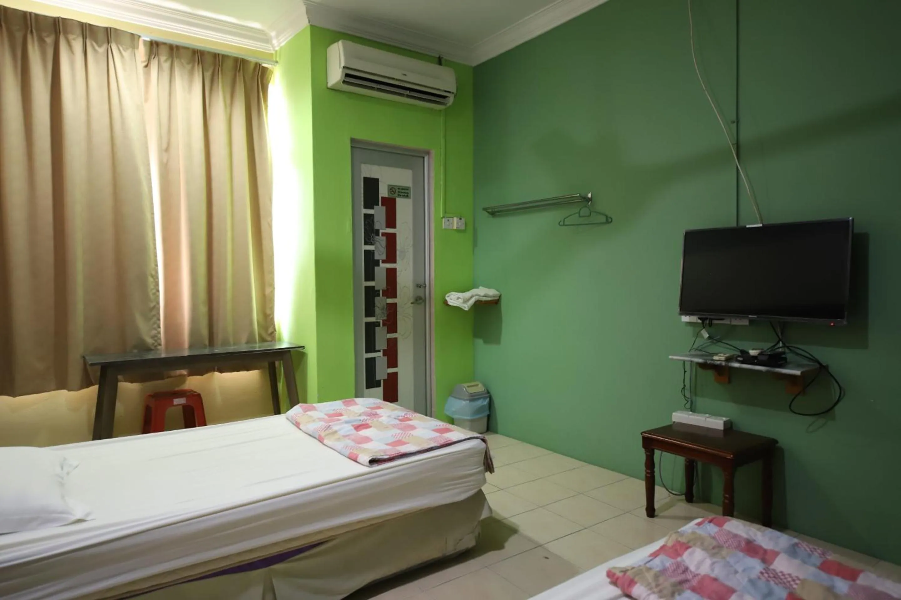 Bedroom, Bed in OYO Homes 90575 CK Bahau Homestay