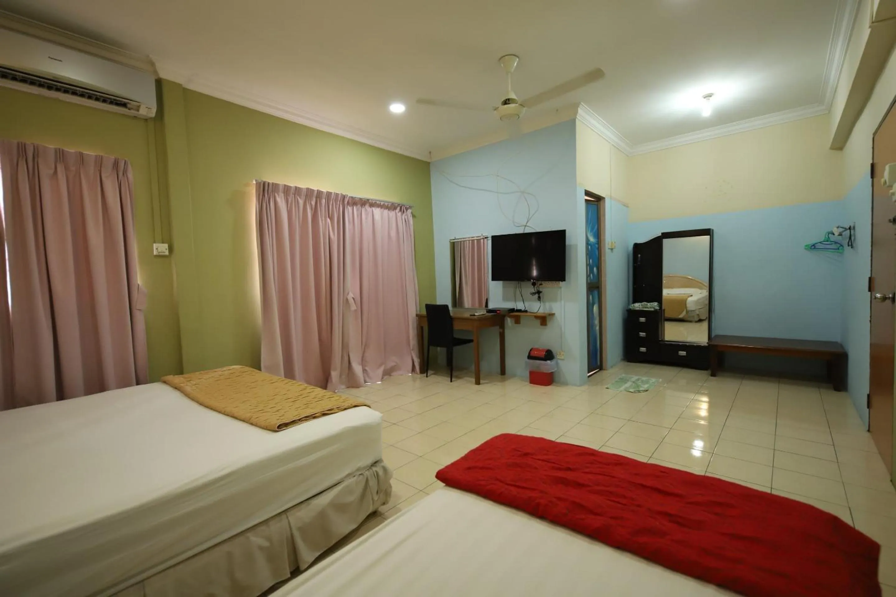 Bedroom, Bed in OYO Homes 90575 CK Bahau Homestay