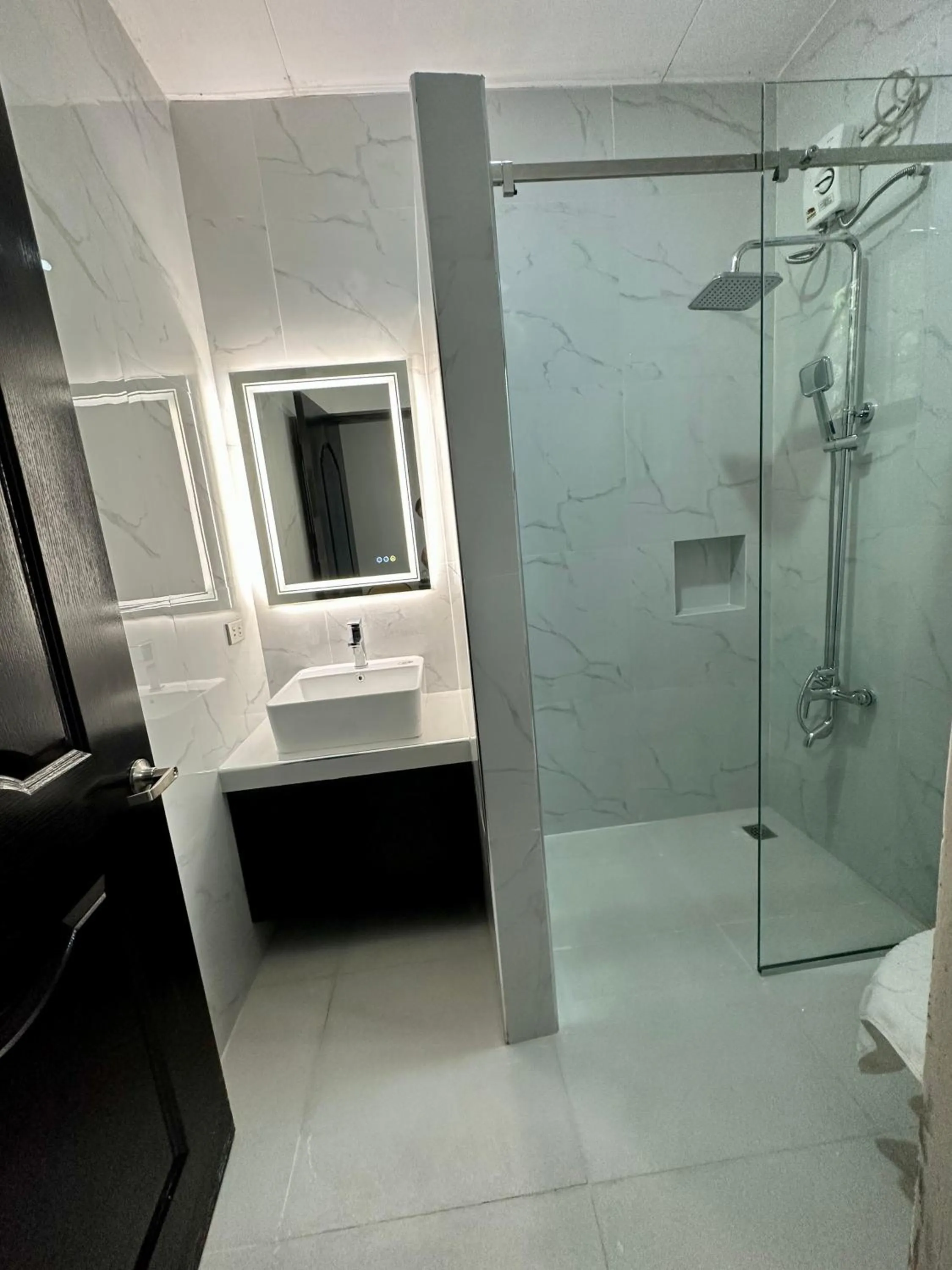 Shower in 3 Peaks Resort & Boutique Hotel