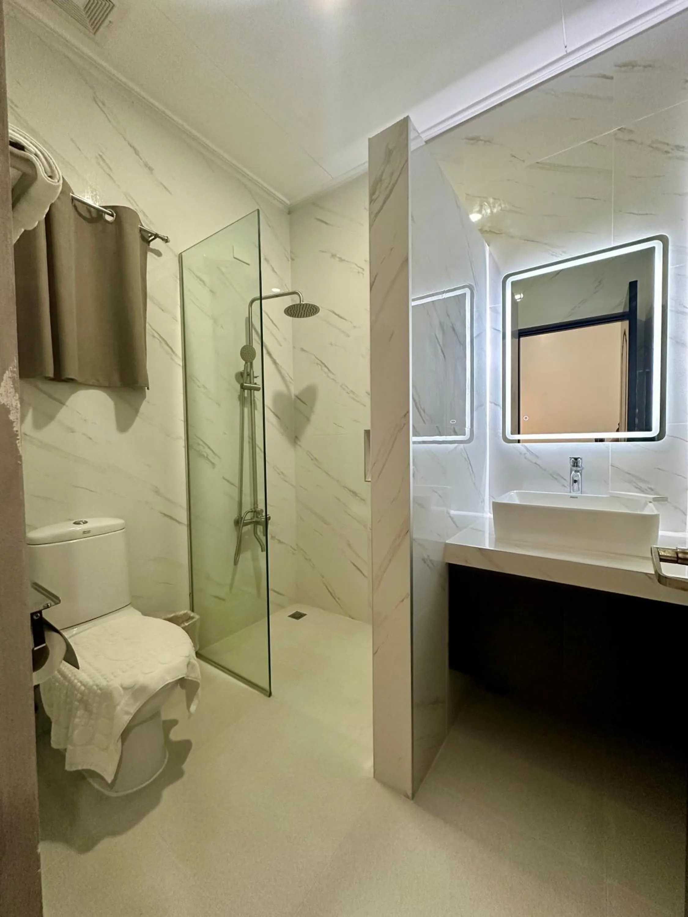 Shower in 3 Peaks Resort & Boutique Hotel