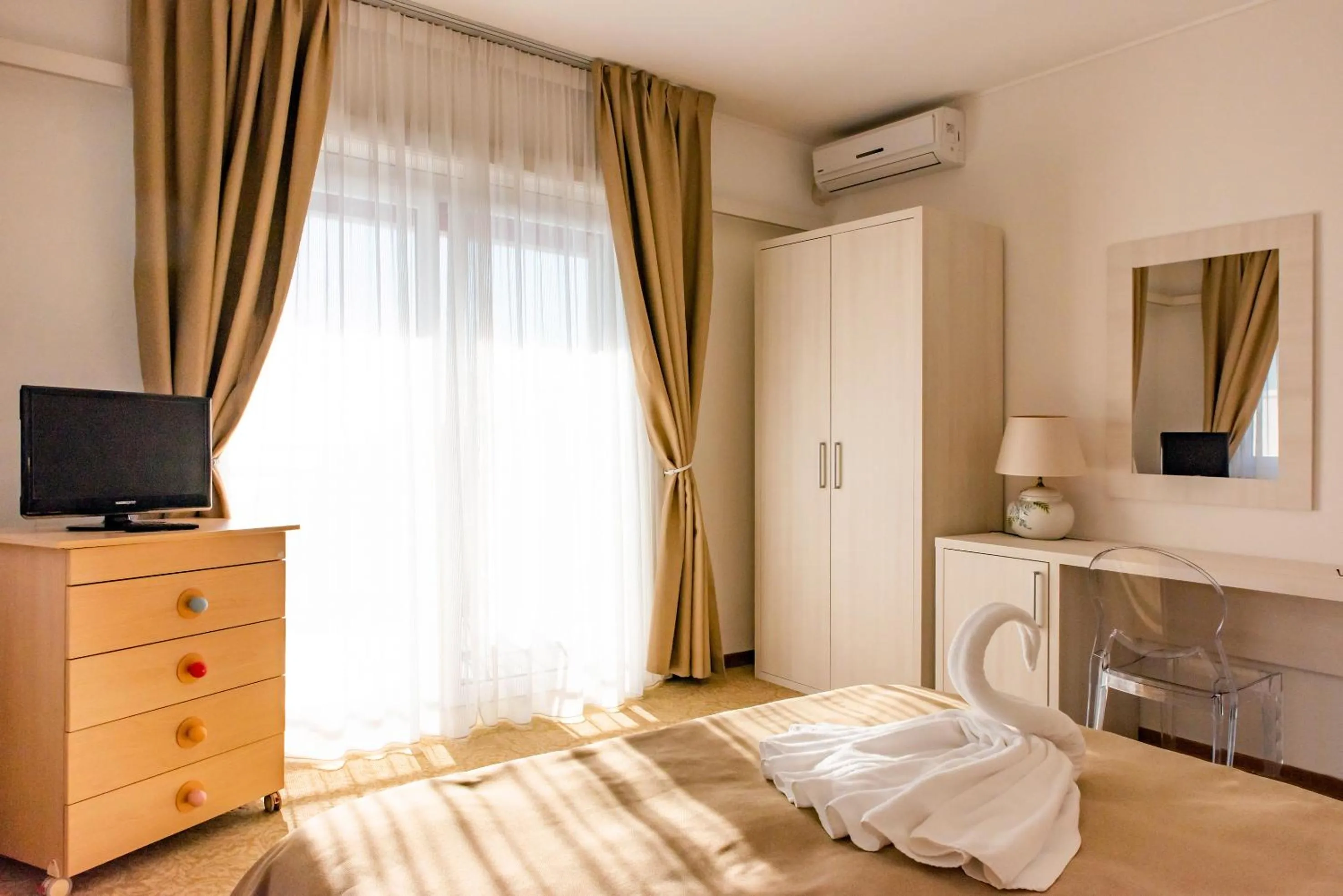 Photo of the whole room, Bed in Hotel Principe