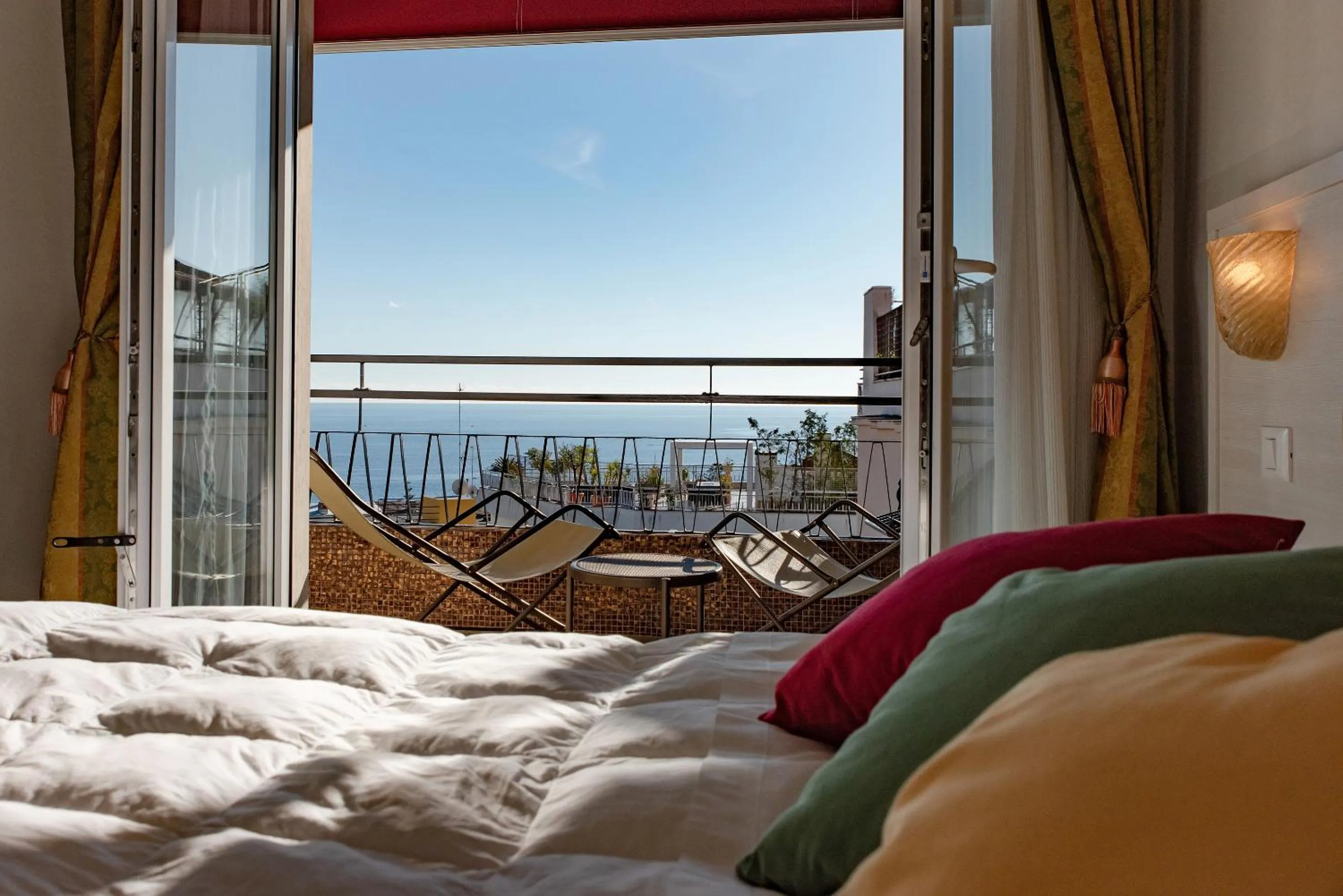 Sea view, Bed in Hotel Principe